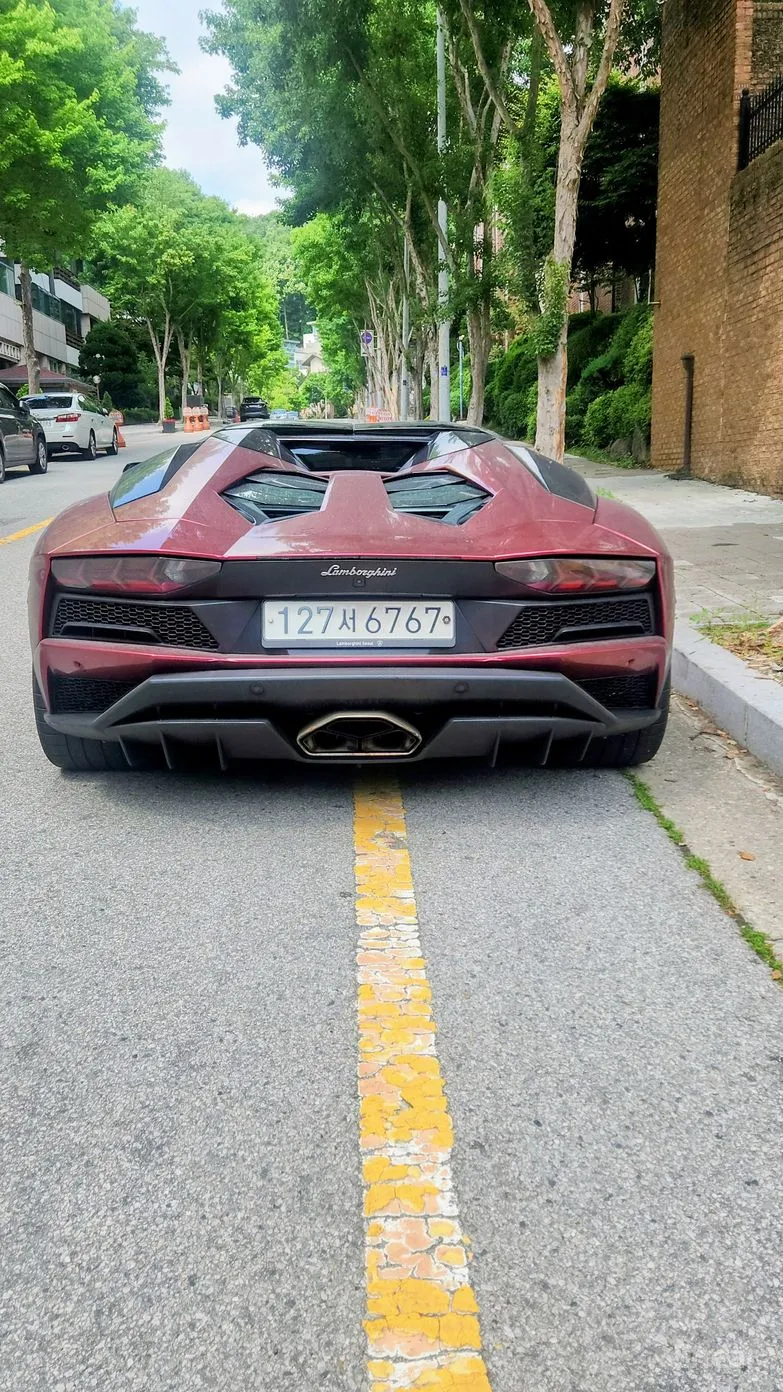 Lamborghini Aventador превью 4