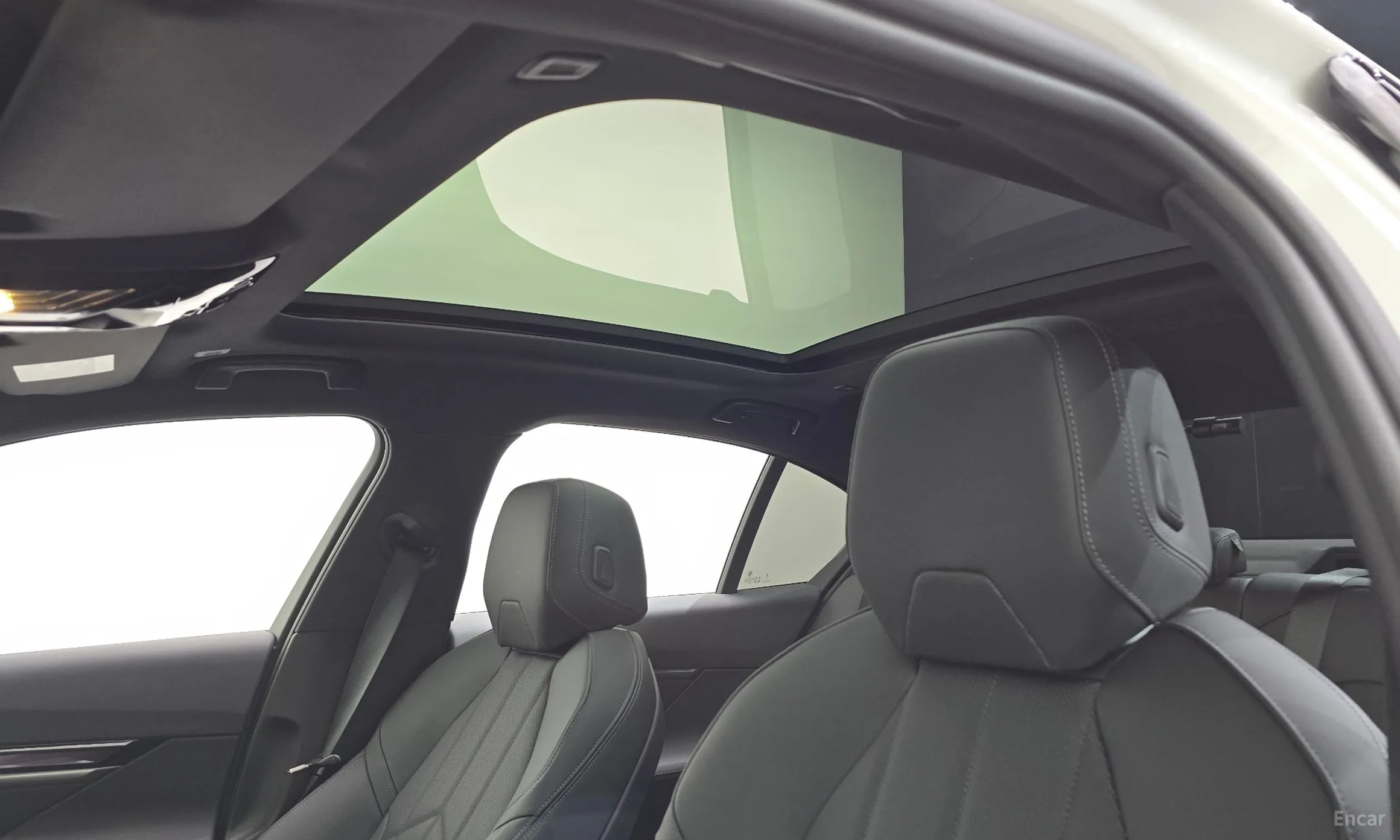 BMW 5 Series (G60) превью 17