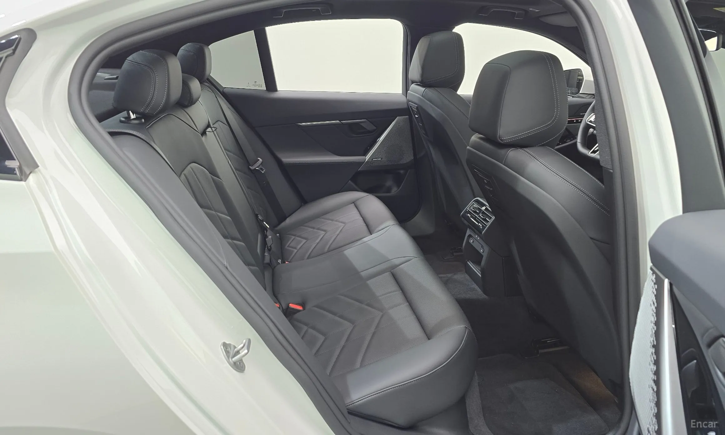 BMW 5 Series (G60) превью 20
