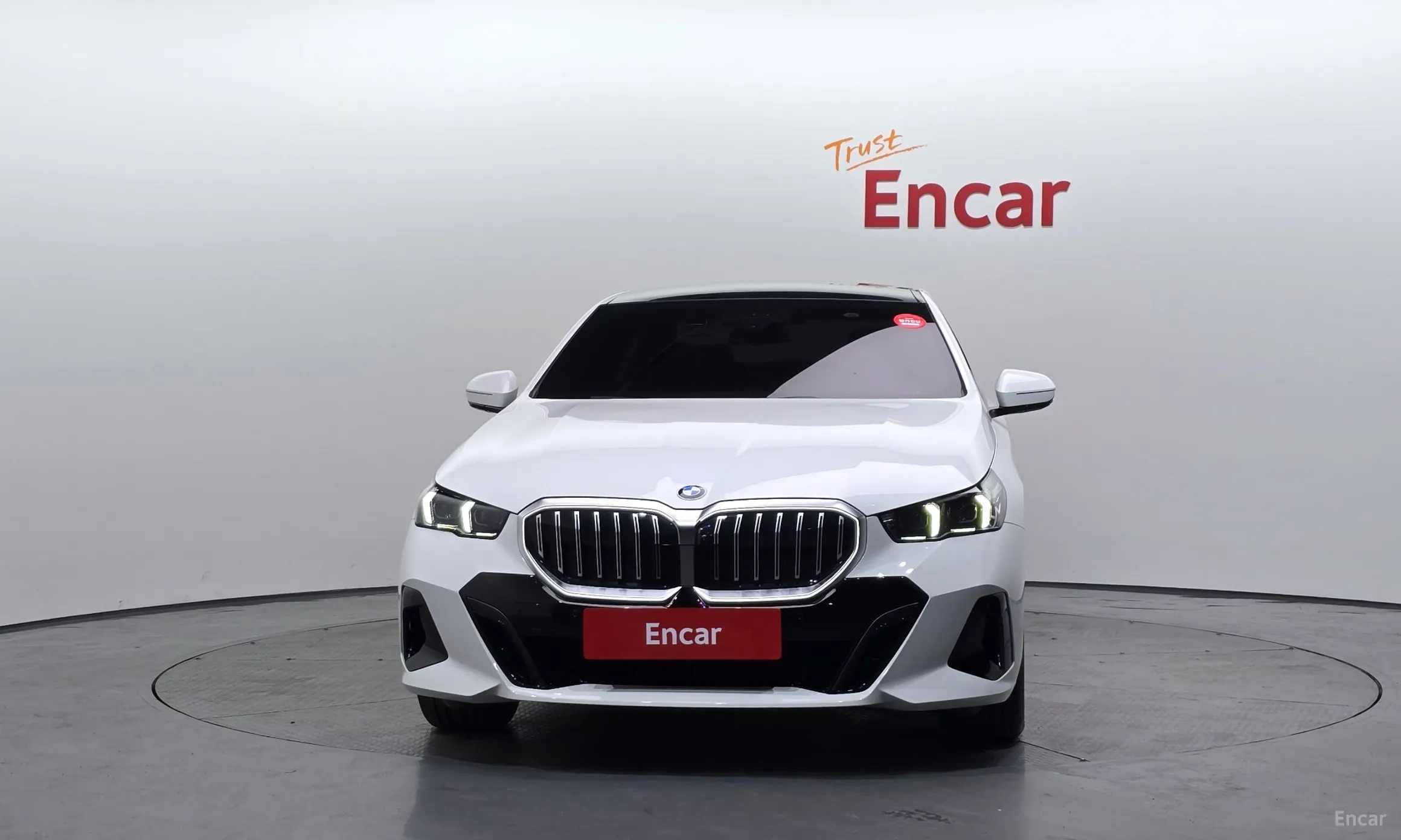 BMW 5 Series (G60) превью 3