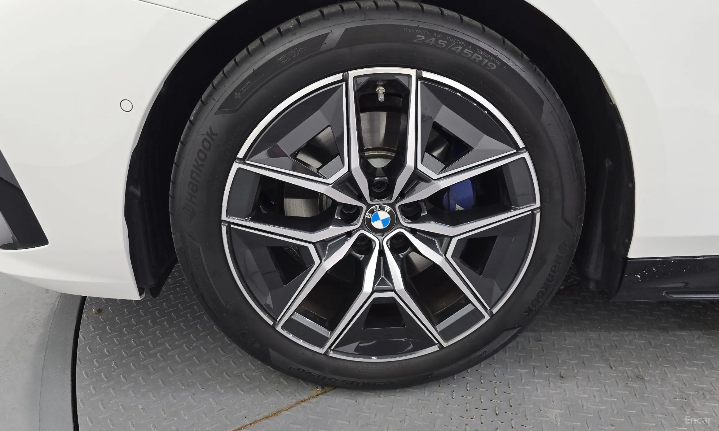 BMW 5 Series (G60) превью 5
