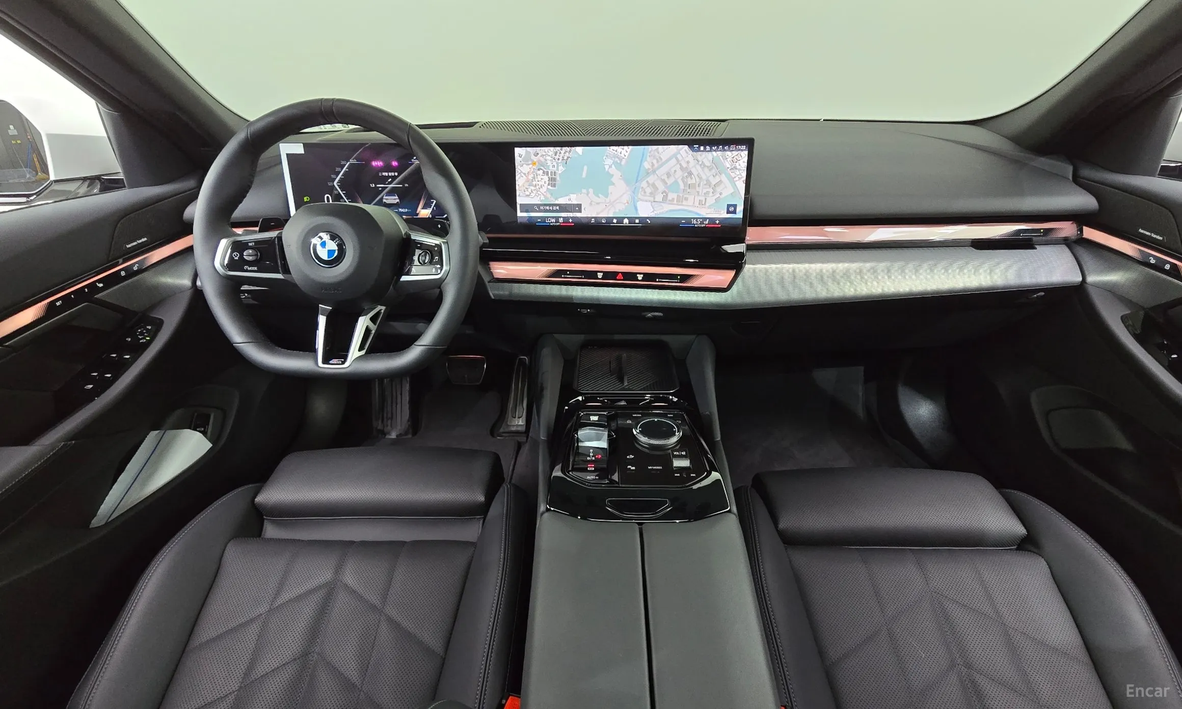 BMW 5 Series (G60) превью 7