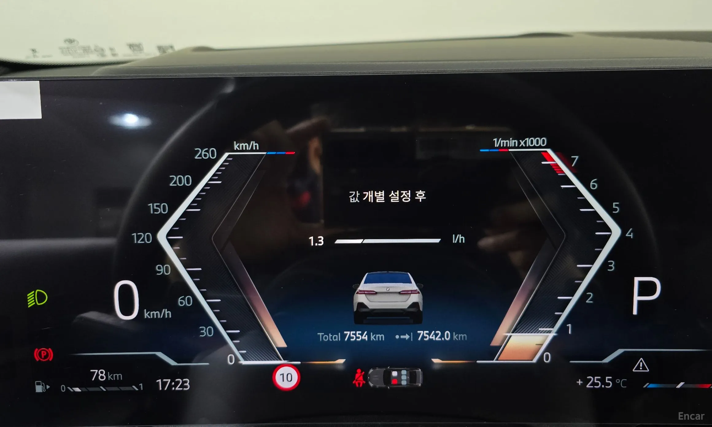 BMW 5 Series (G60) превью 8