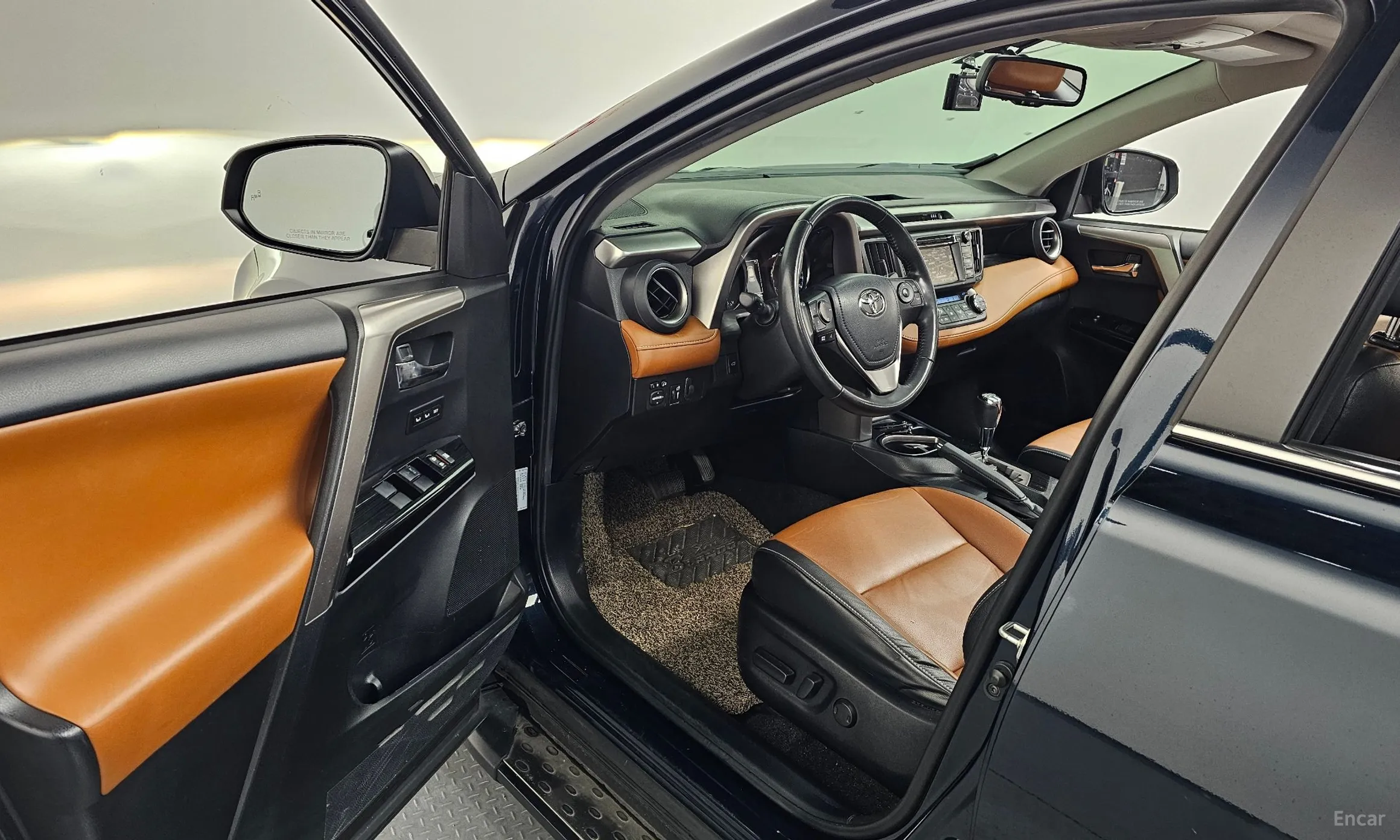 Toyota RAV4 превью 10