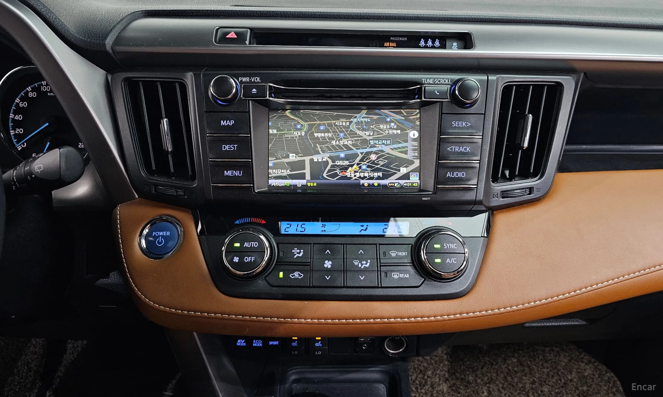 Toyota RAV4 превью 12