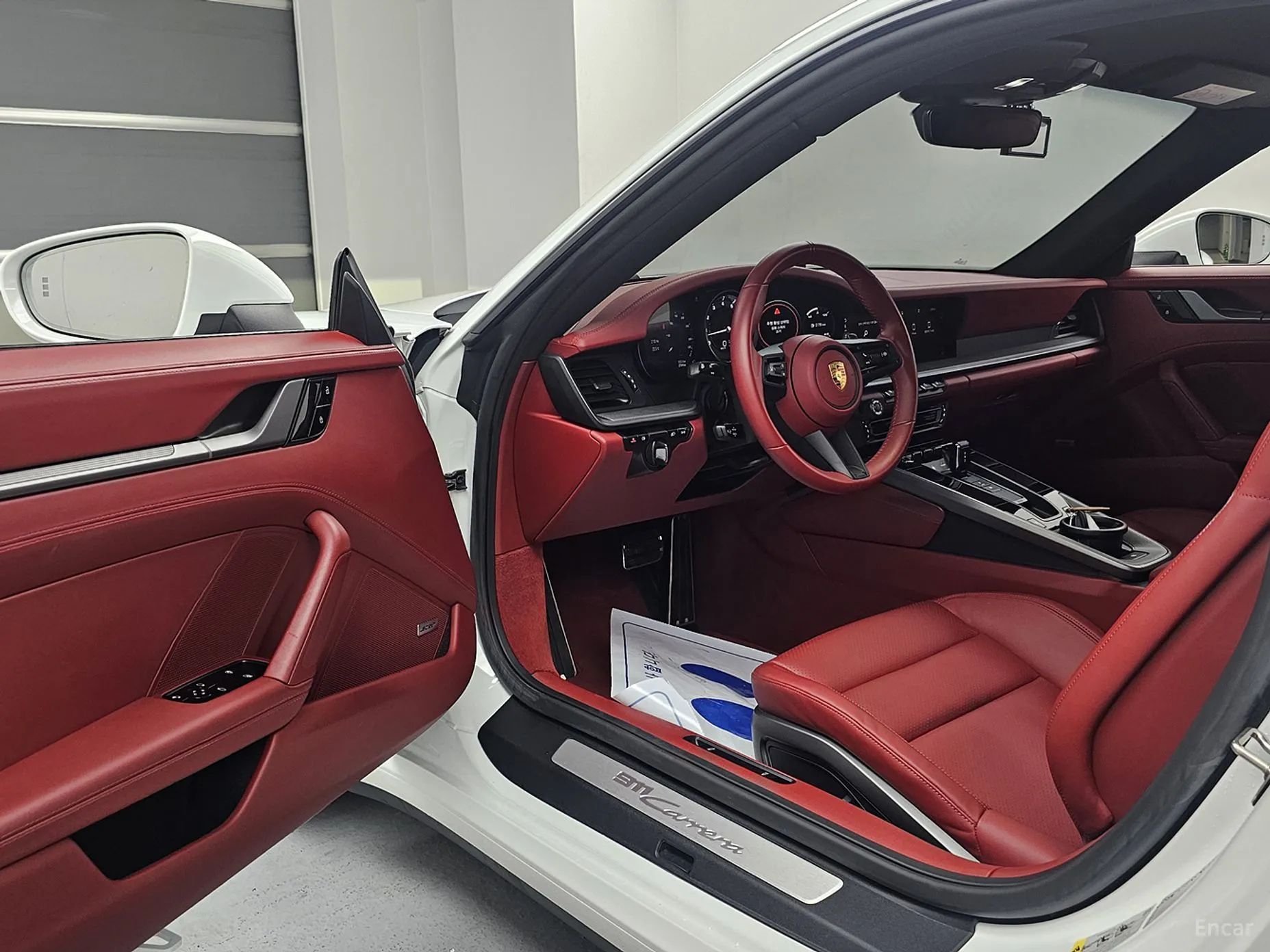 Porsche 911 (992) превью 11