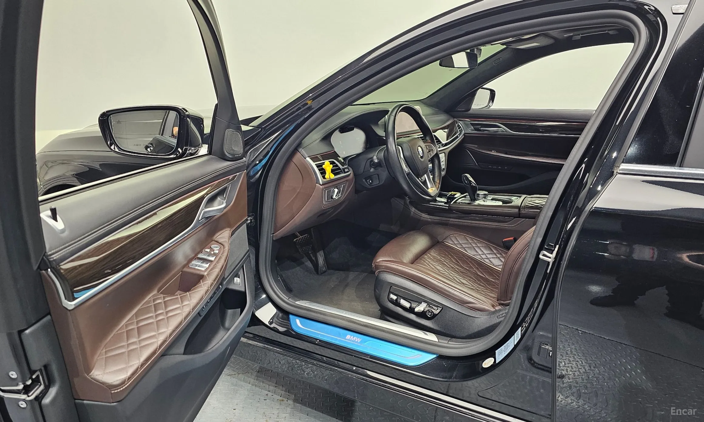 BMW 7 Series (G11) превью 10