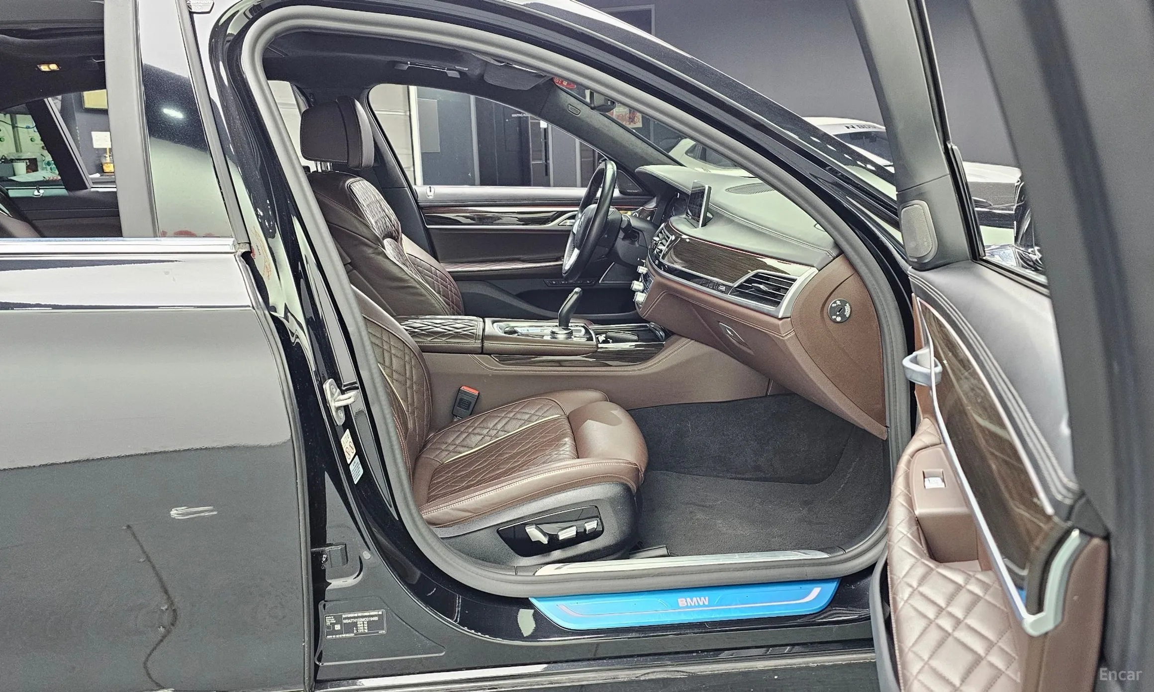 BMW 7 Series (G11) превью 11