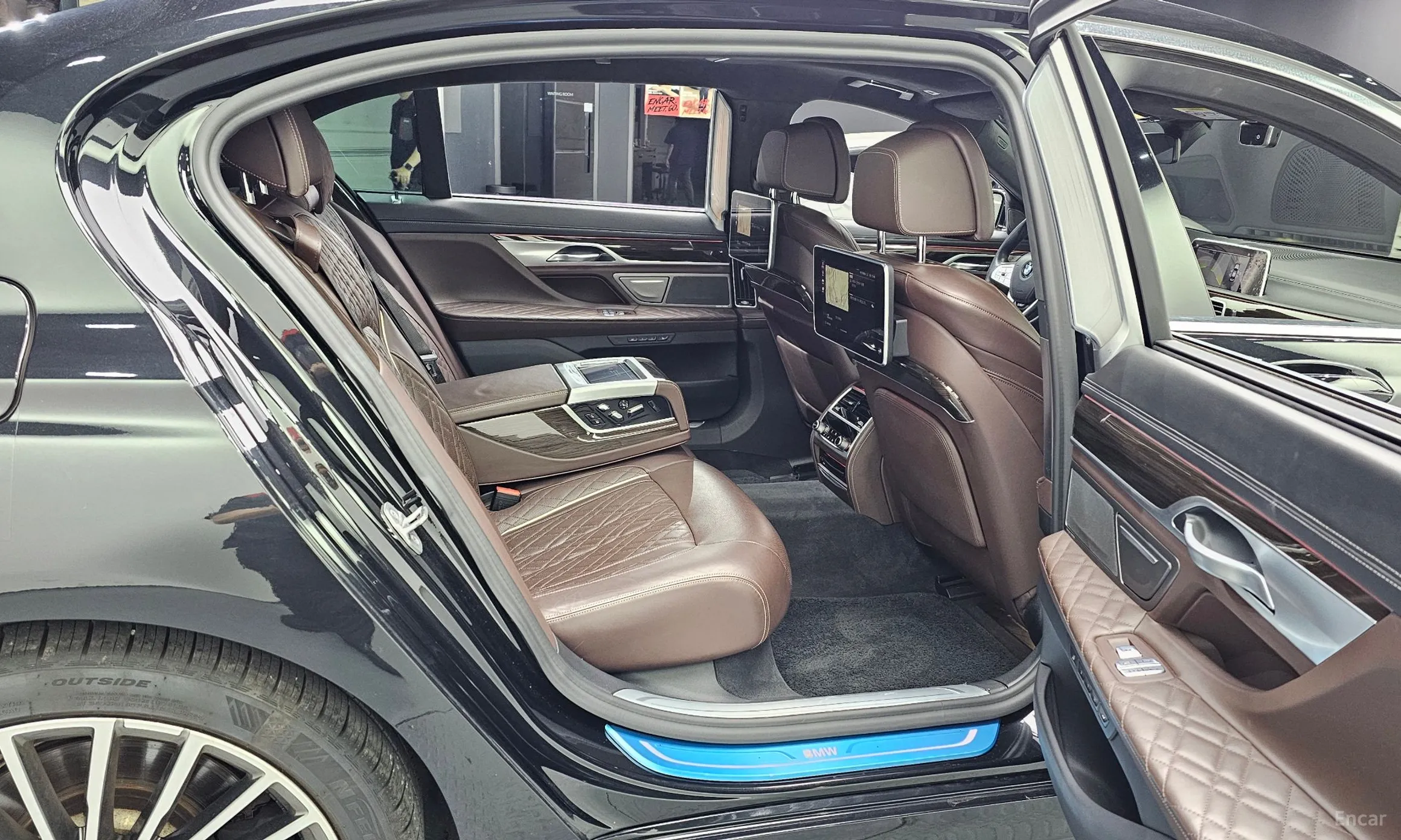 BMW 7 Series (G11) превью 12