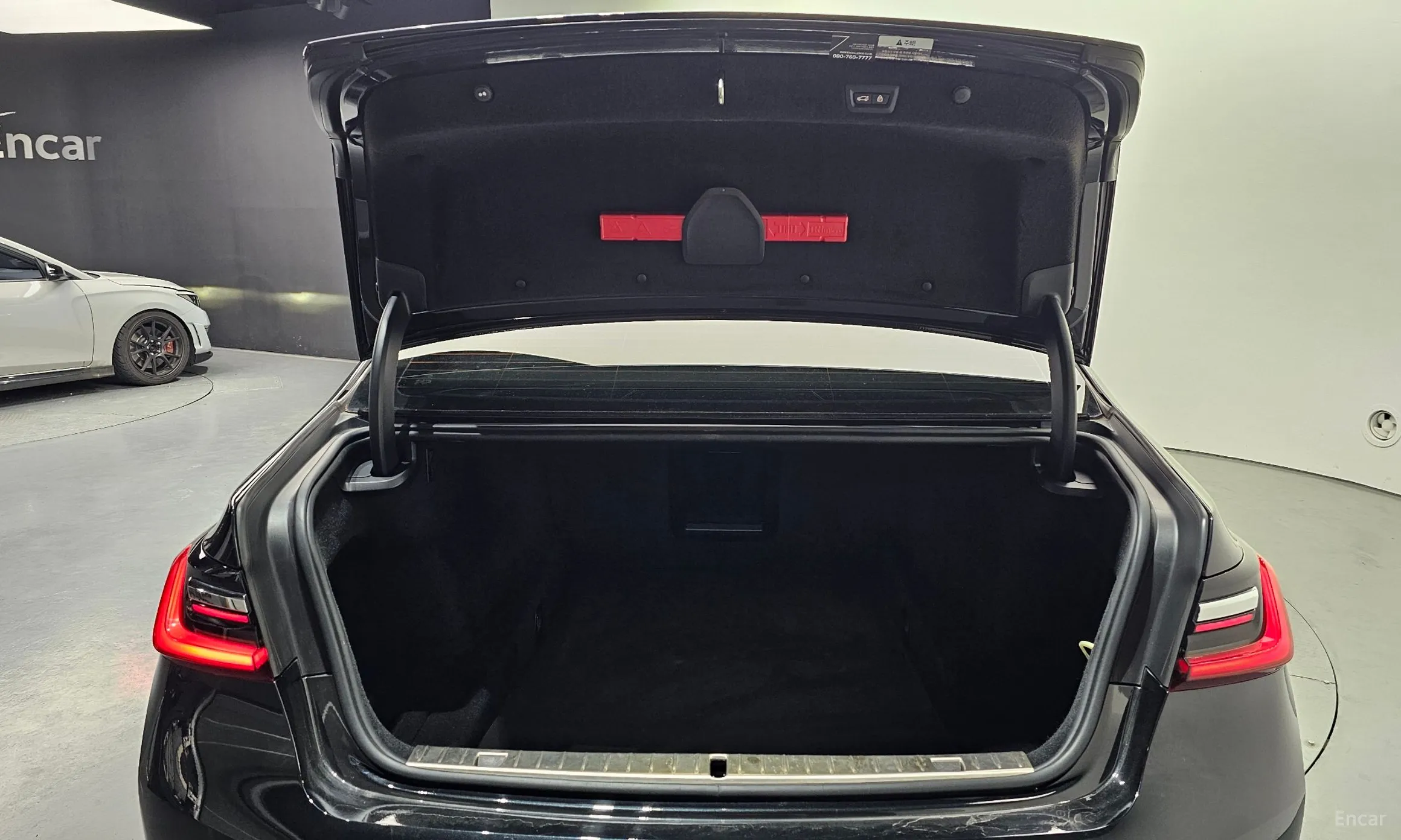 BMW 7 Series (G11) превью 20