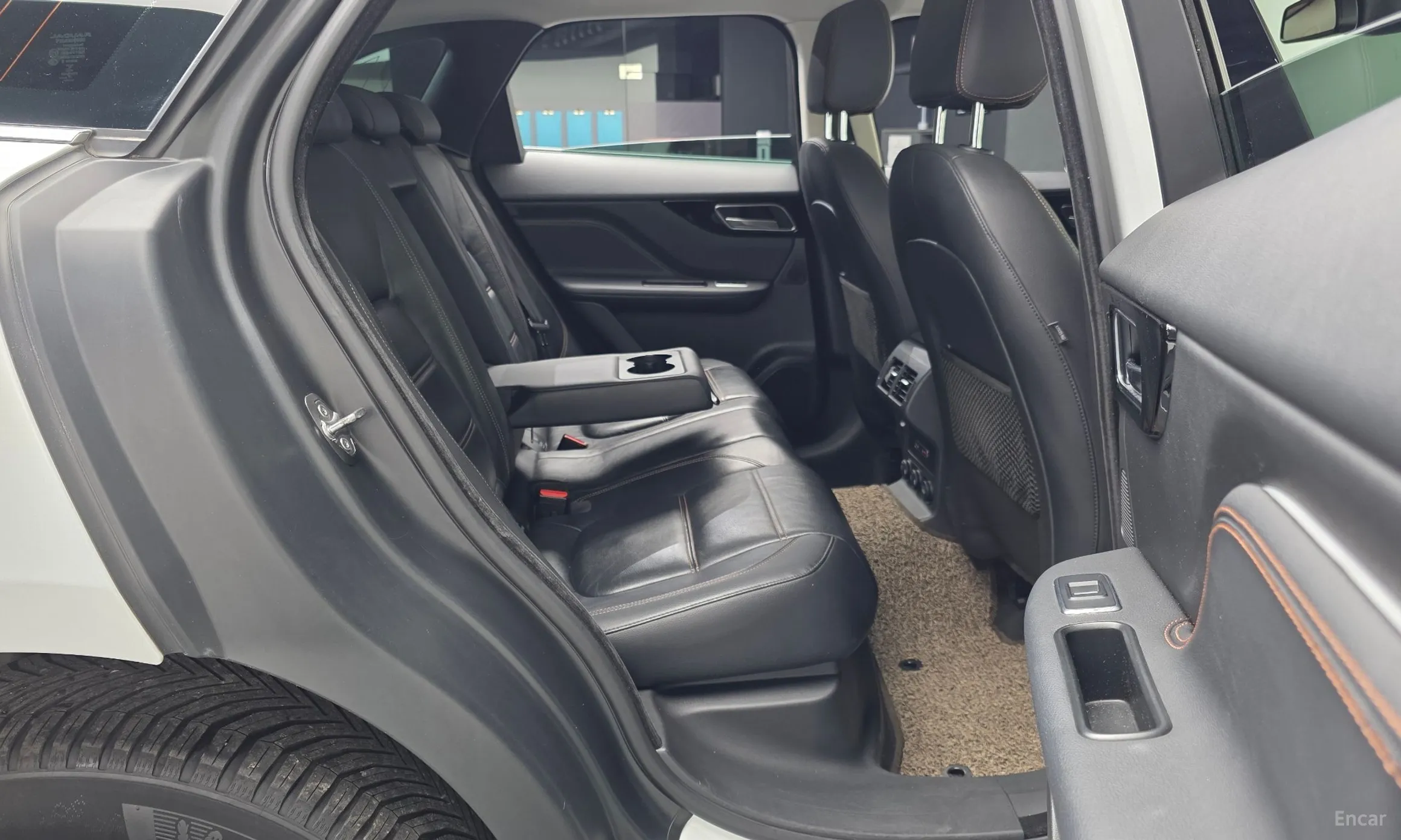 Jaguar F-PACE превью 12