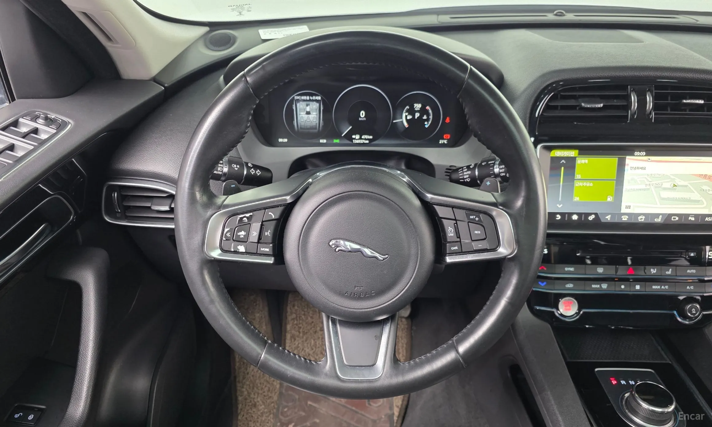 Jaguar F-PACE превью 13