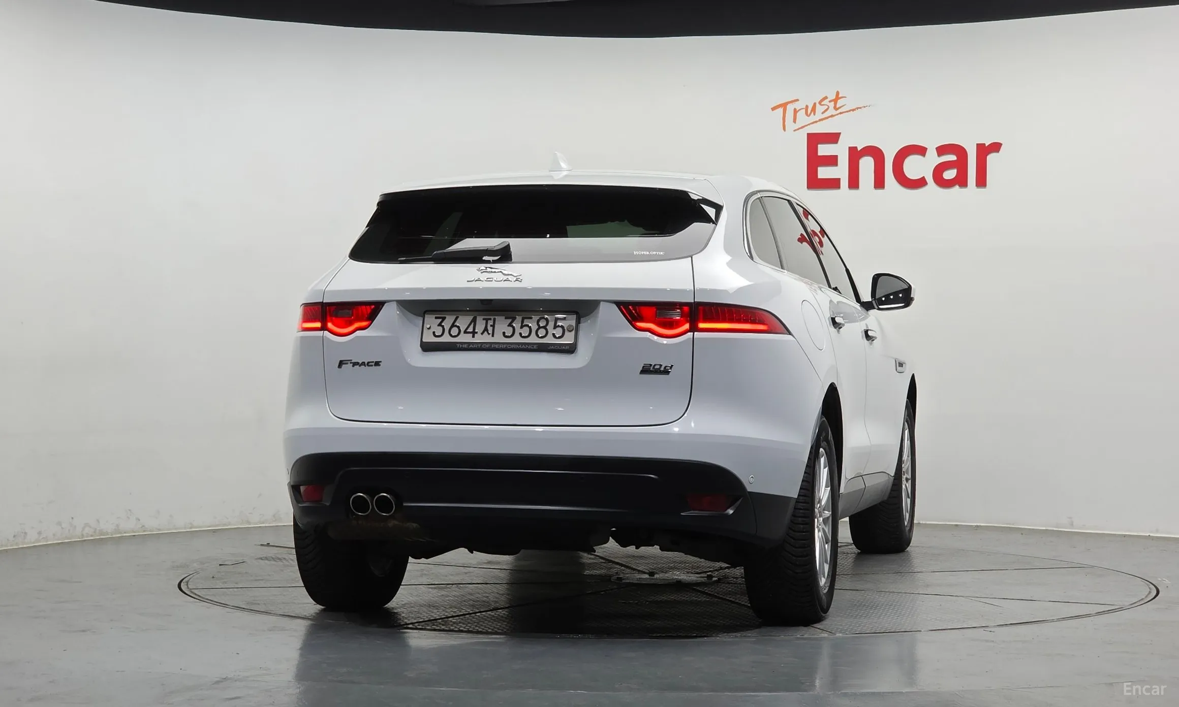 Jaguar F-PACE превью 4