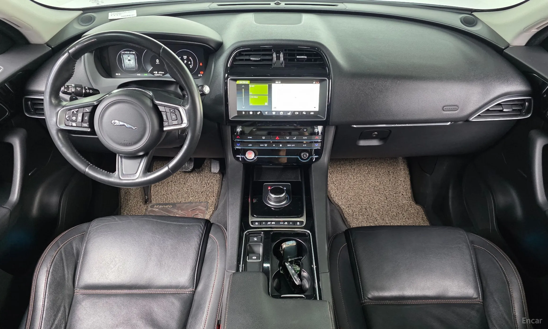 Jaguar F-PACE превью 7