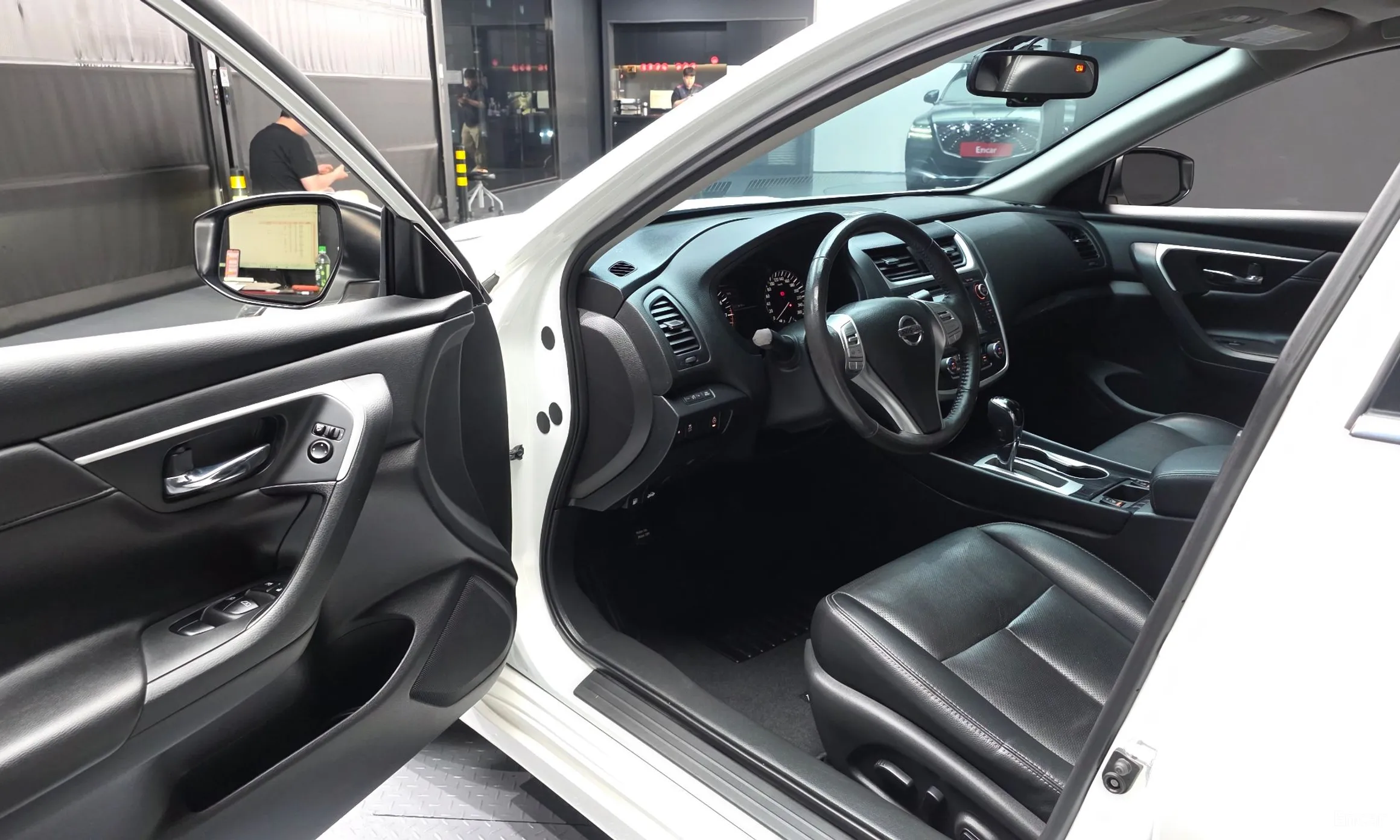 Nissan Altima превью 10