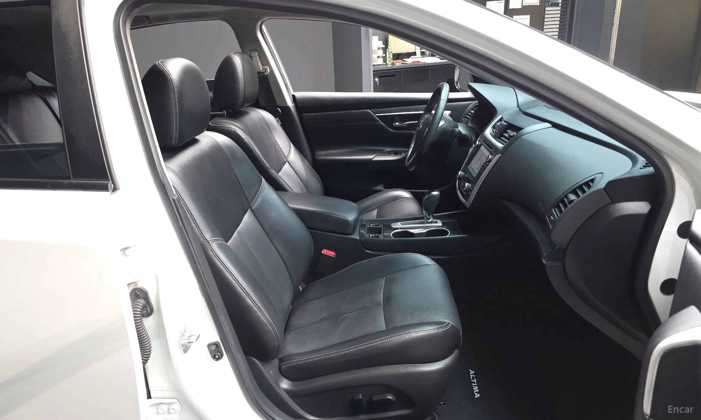 Nissan Altima превью 11