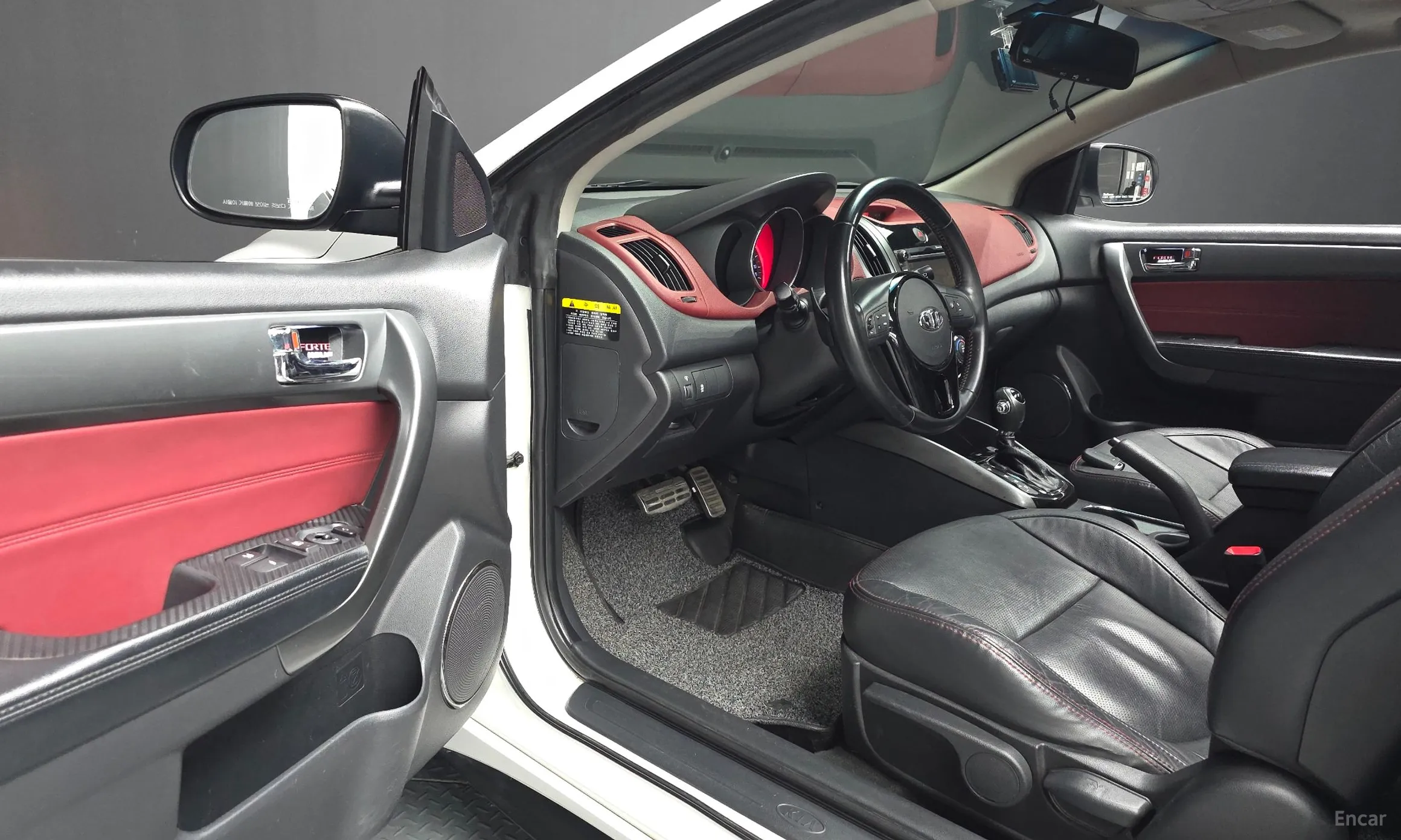 Kia Forte Coop превью 10