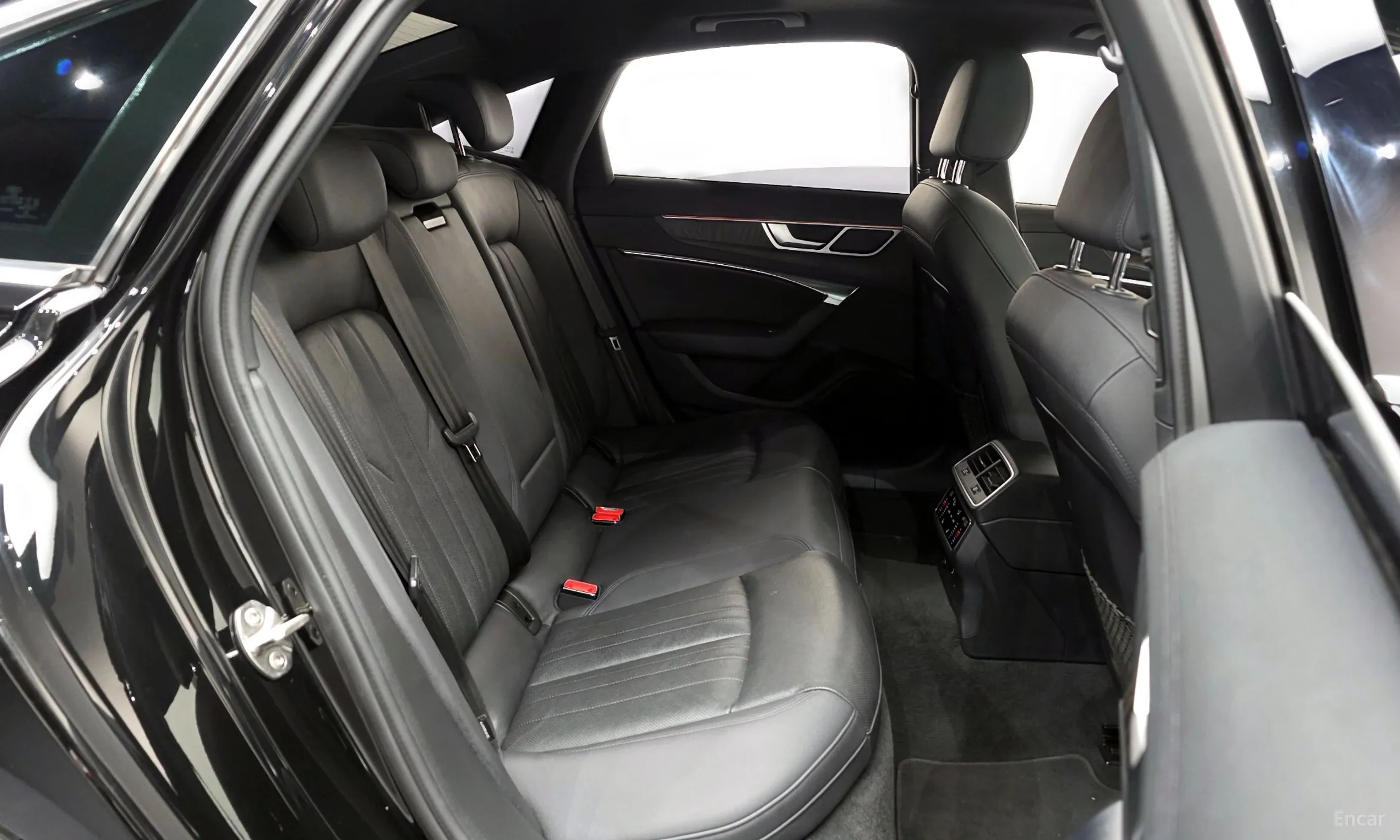 Audi A6 (C8) превью 11