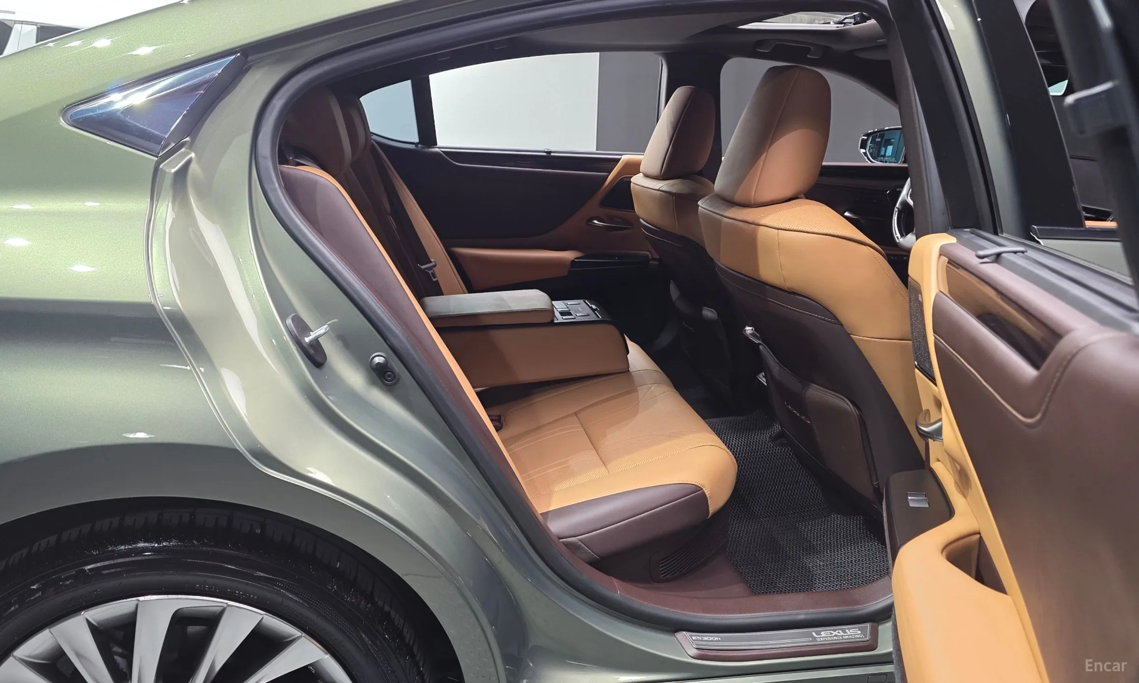 Lexus ES300h 7th Generation превью 11