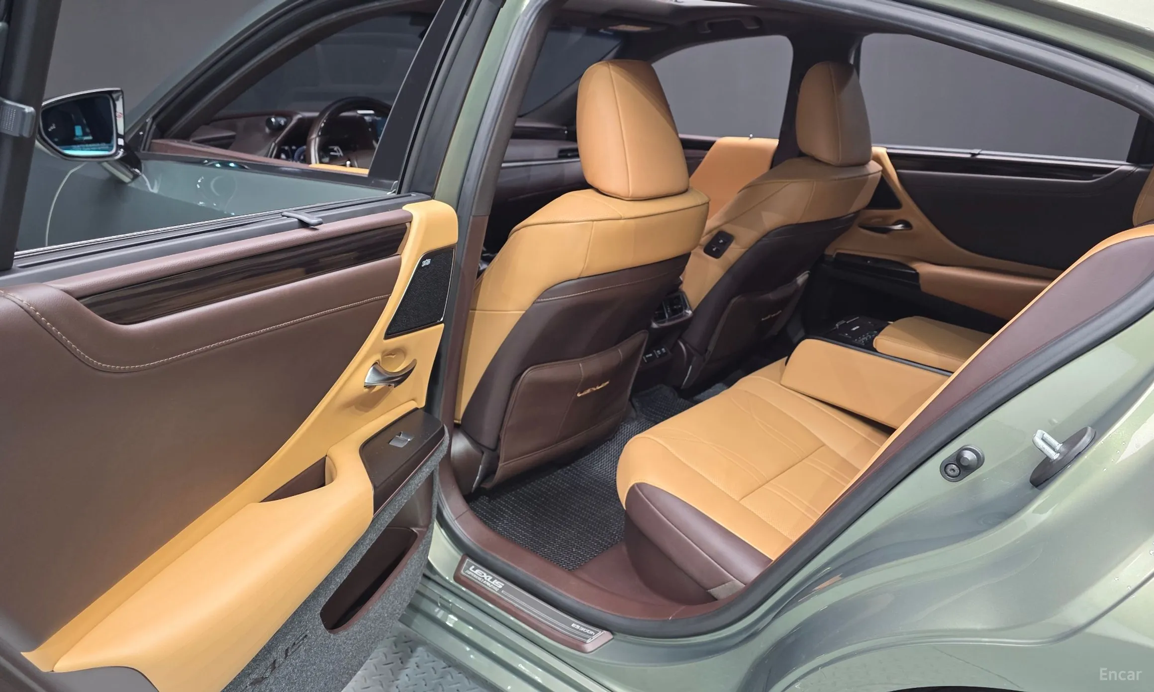 Lexus ES300h 7th Generation превью 12