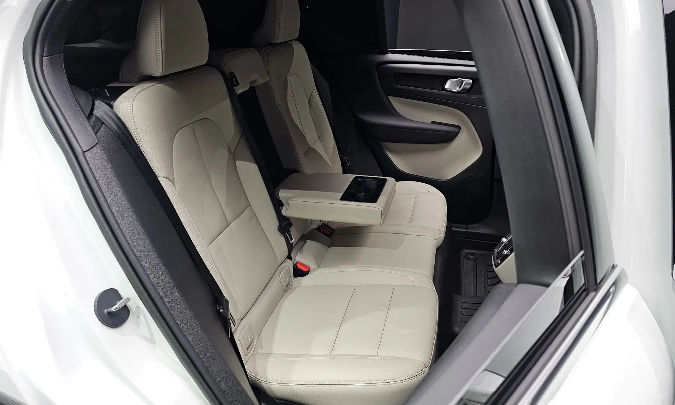 Volvo XC40 превью 11