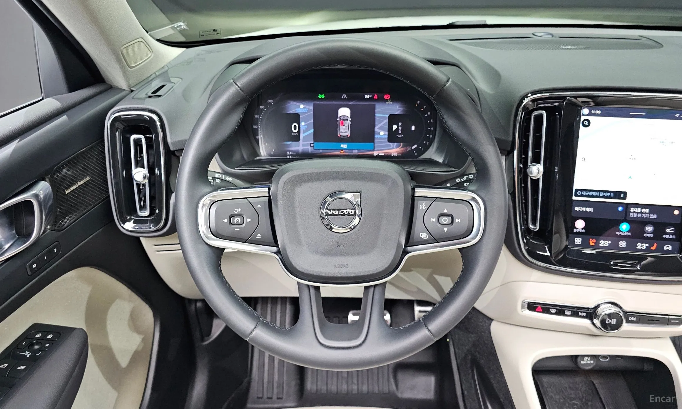 Volvo XC40 превью 14