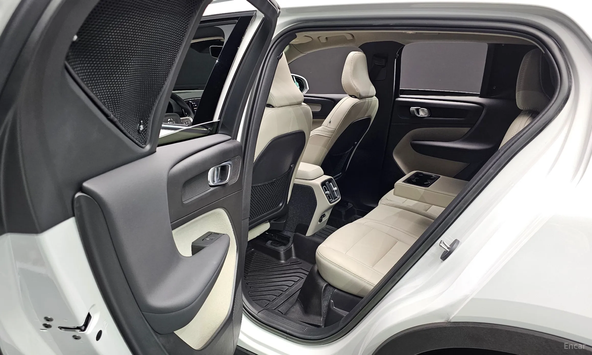 Volvo XC40 превью 19