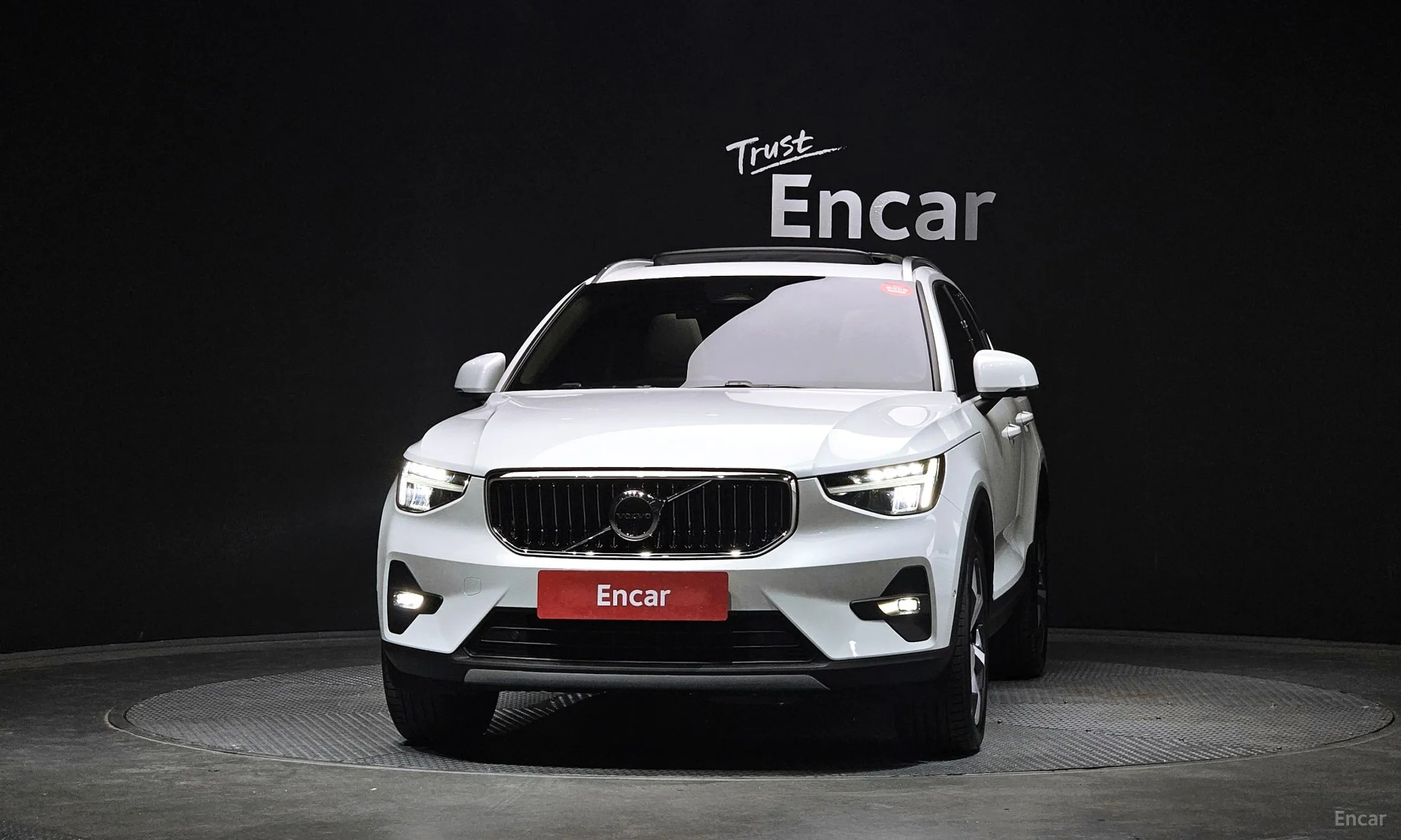 Volvo XC40 превью 3