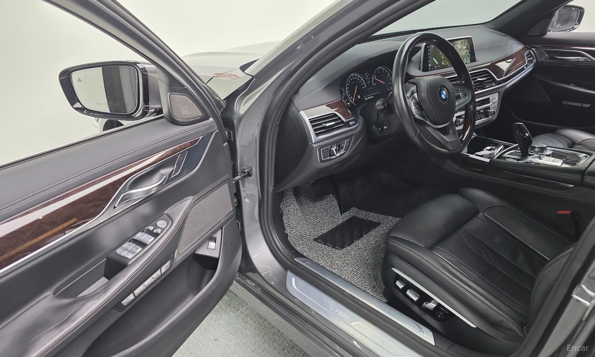BMW 7 Series (G11) превью 13
