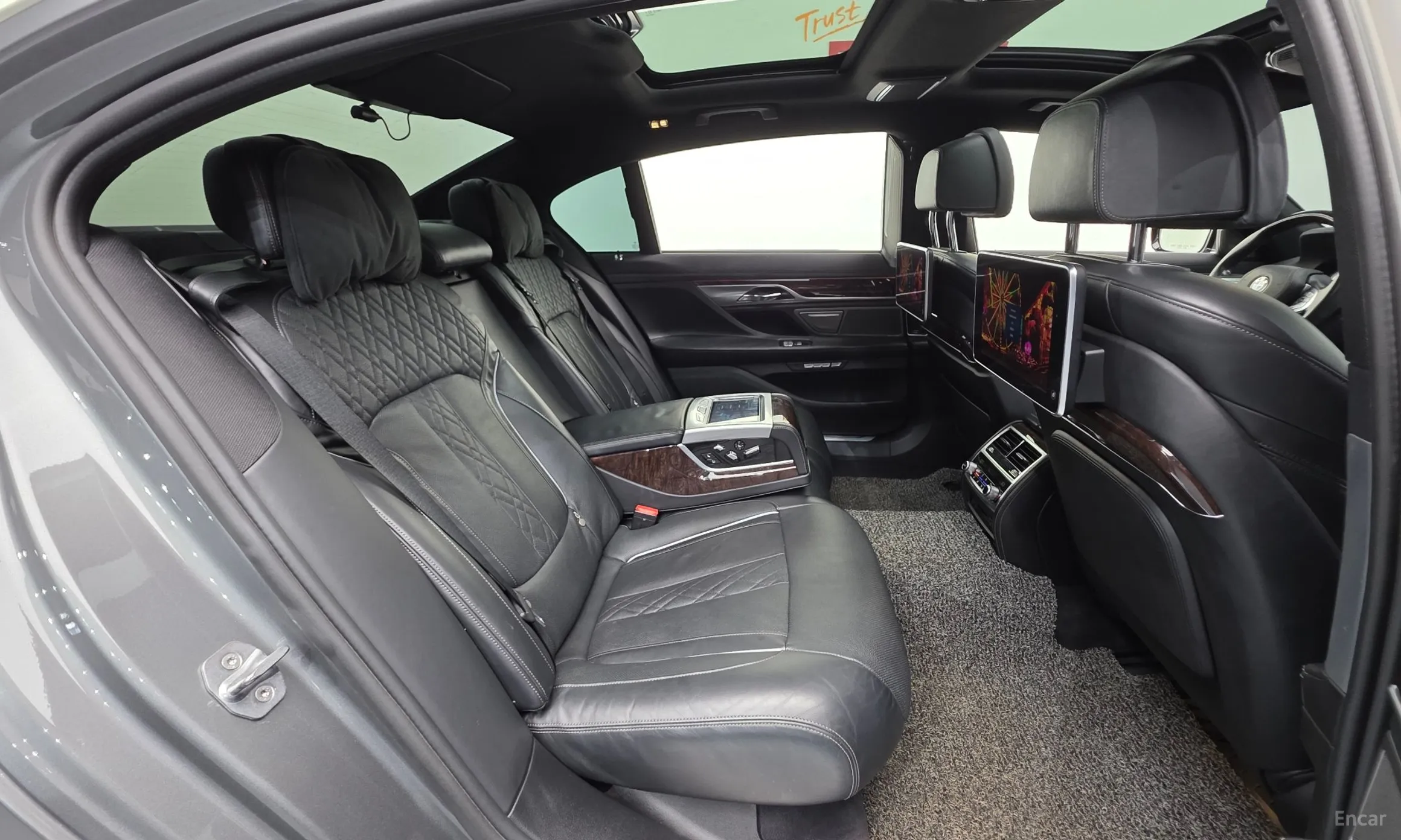 BMW 7 Series (G11) превью 20