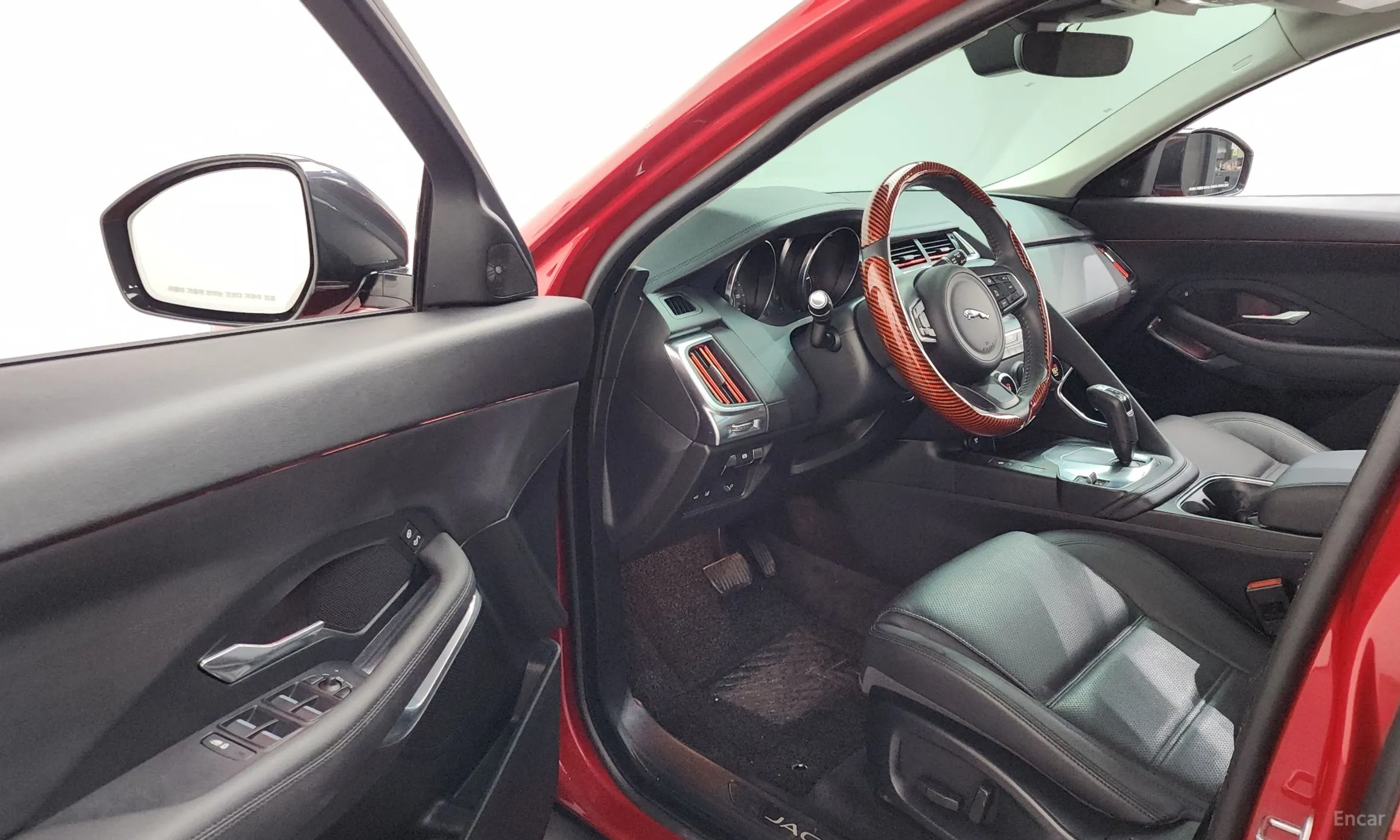 Jaguar E-PACE превью 10