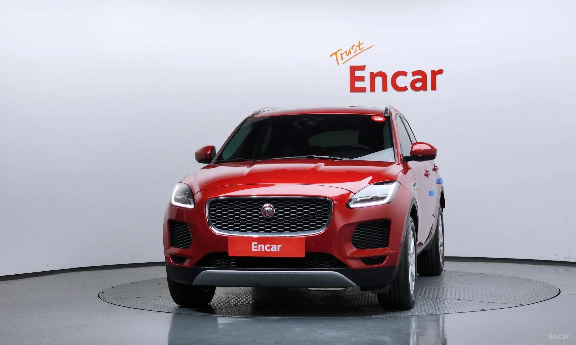 Jaguar E-PACE превью 3