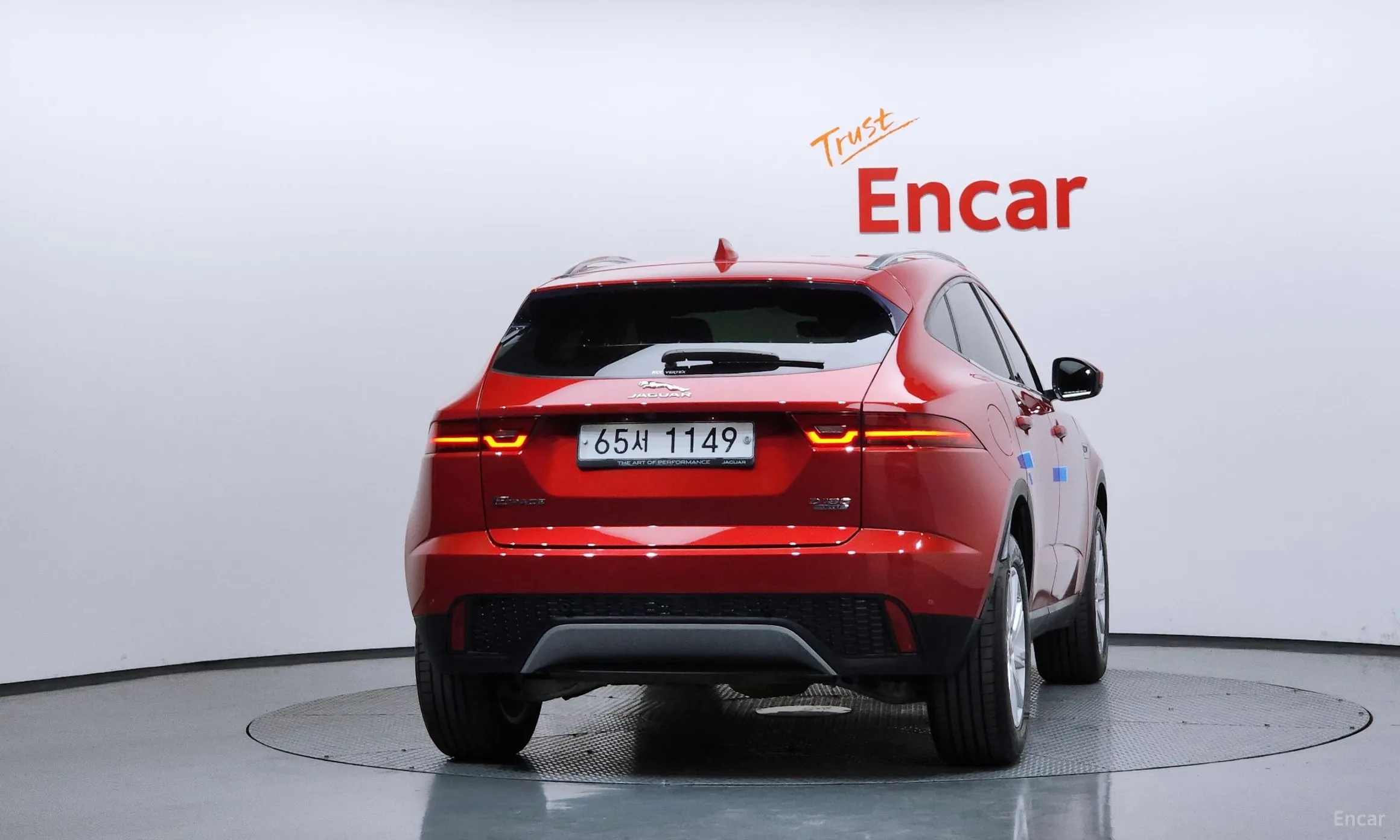 Jaguar E-PACE превью 4