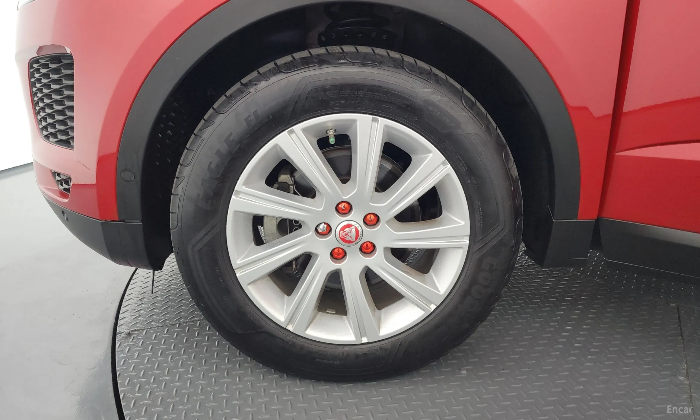 Jaguar E-PACE превью 5