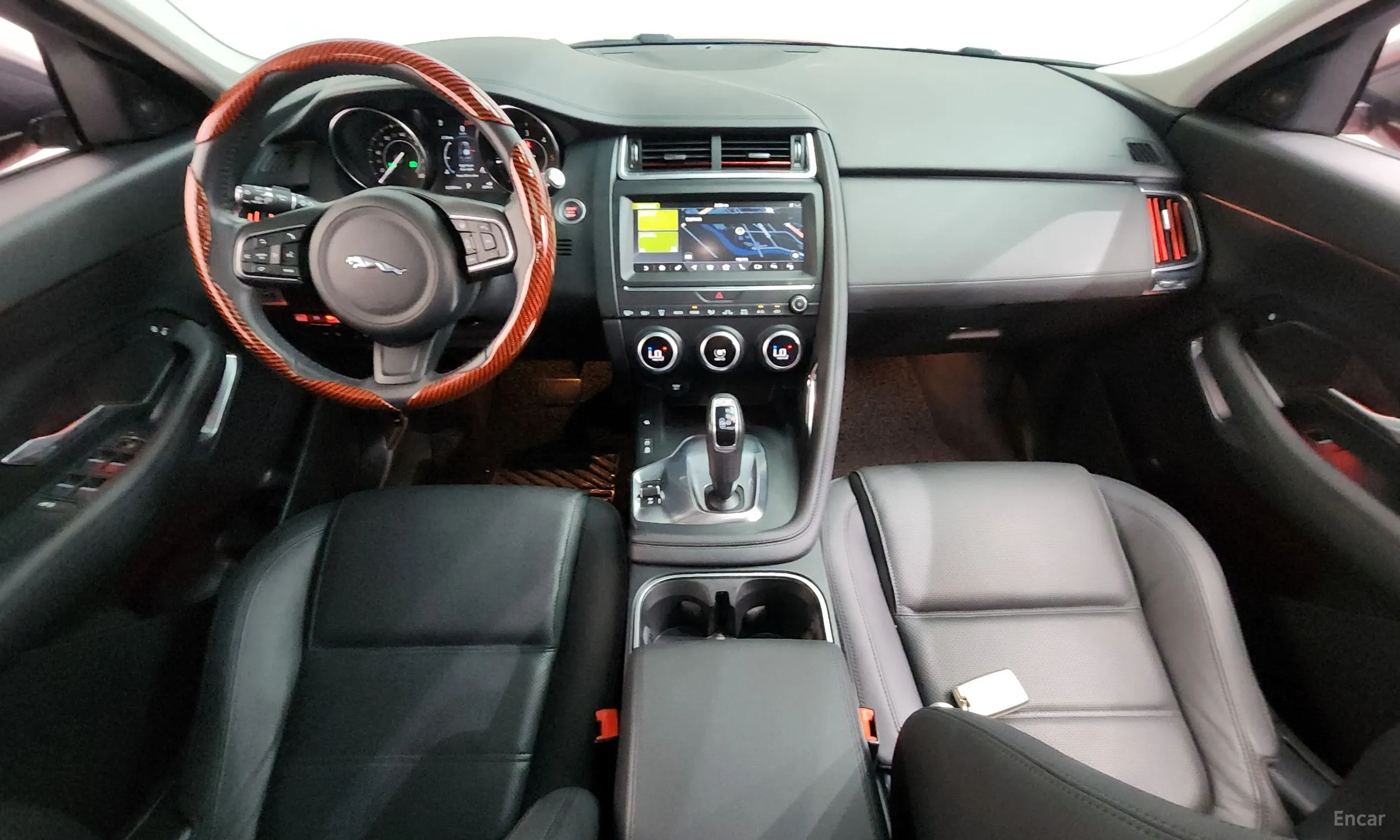 Jaguar E-PACE превью 7
