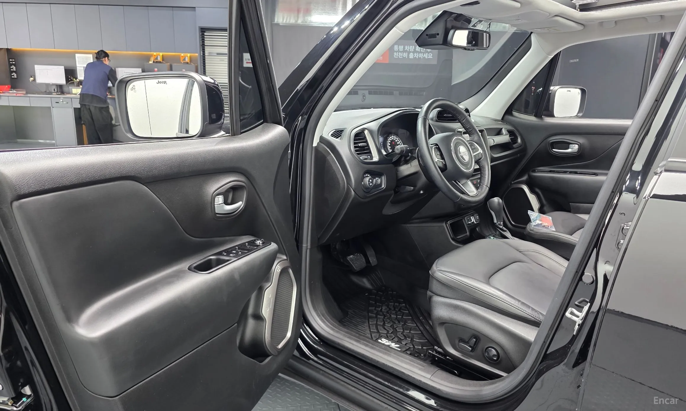 Jeep Renegade превью 10