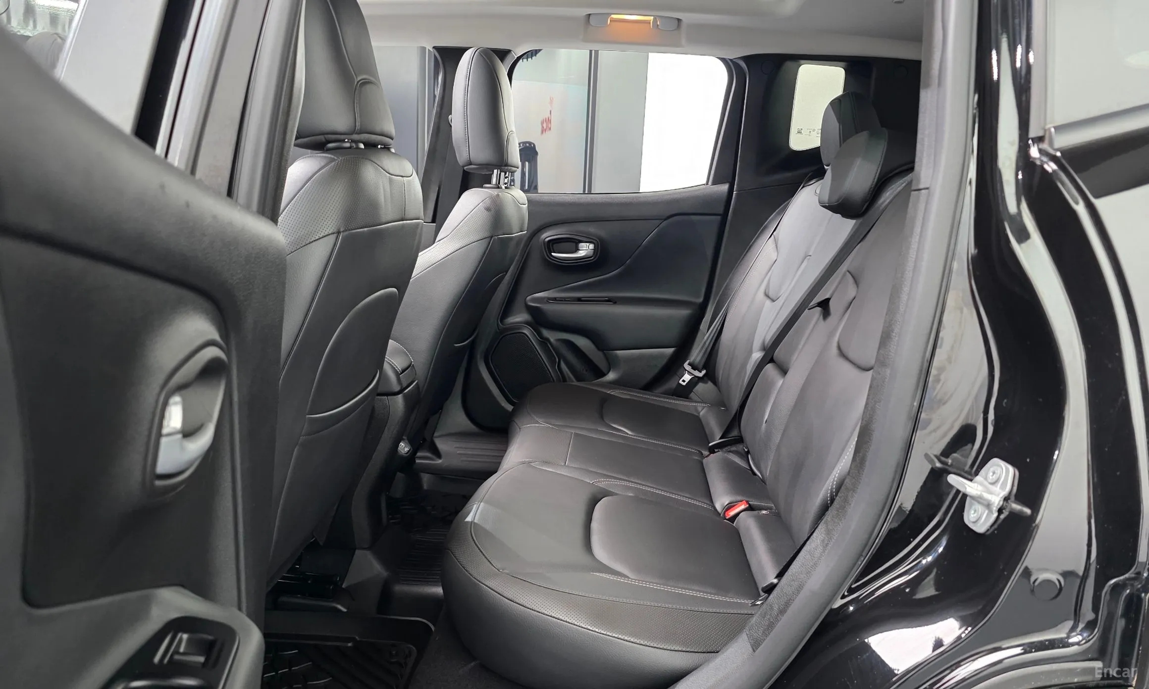 Jeep Renegade превью 12
