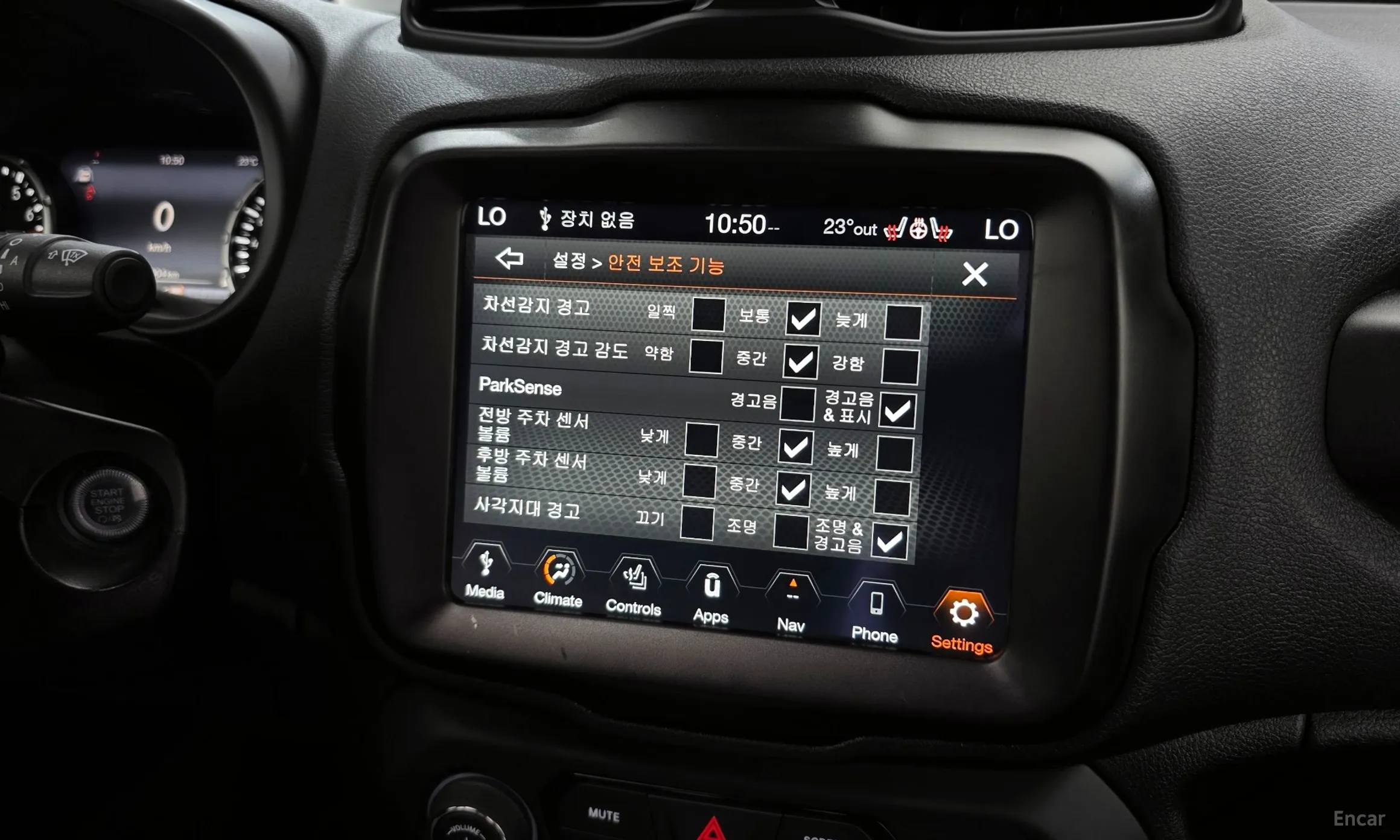 Jeep Renegade превью 17
