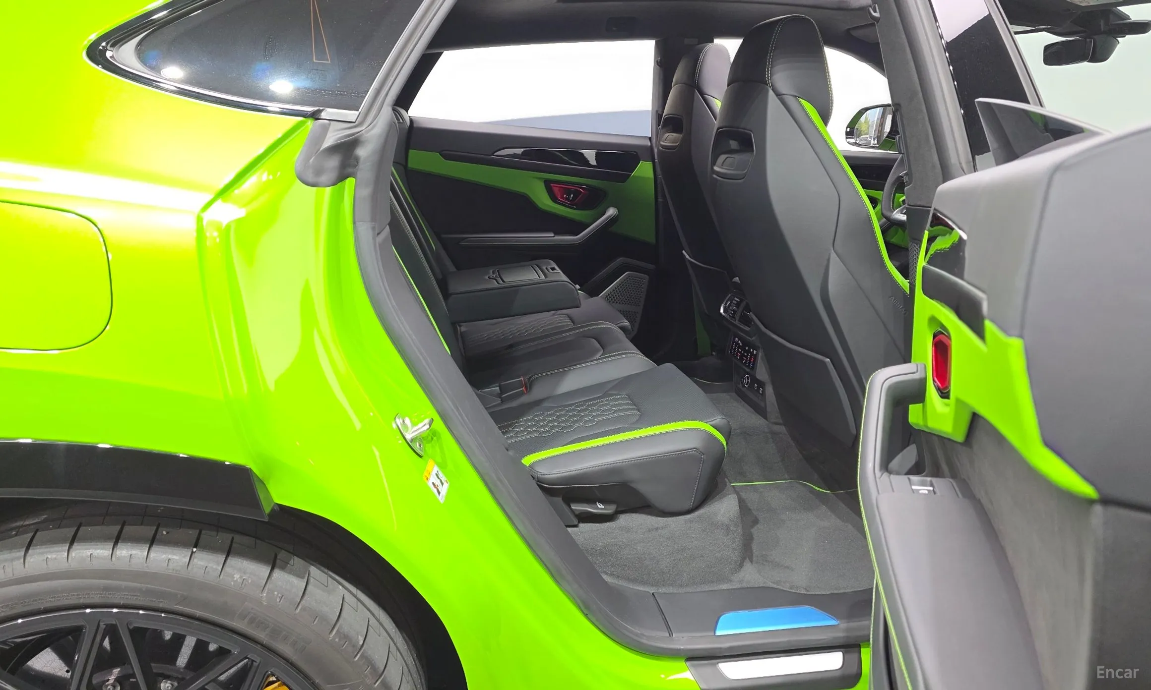 Lamborghini Urus превью 11