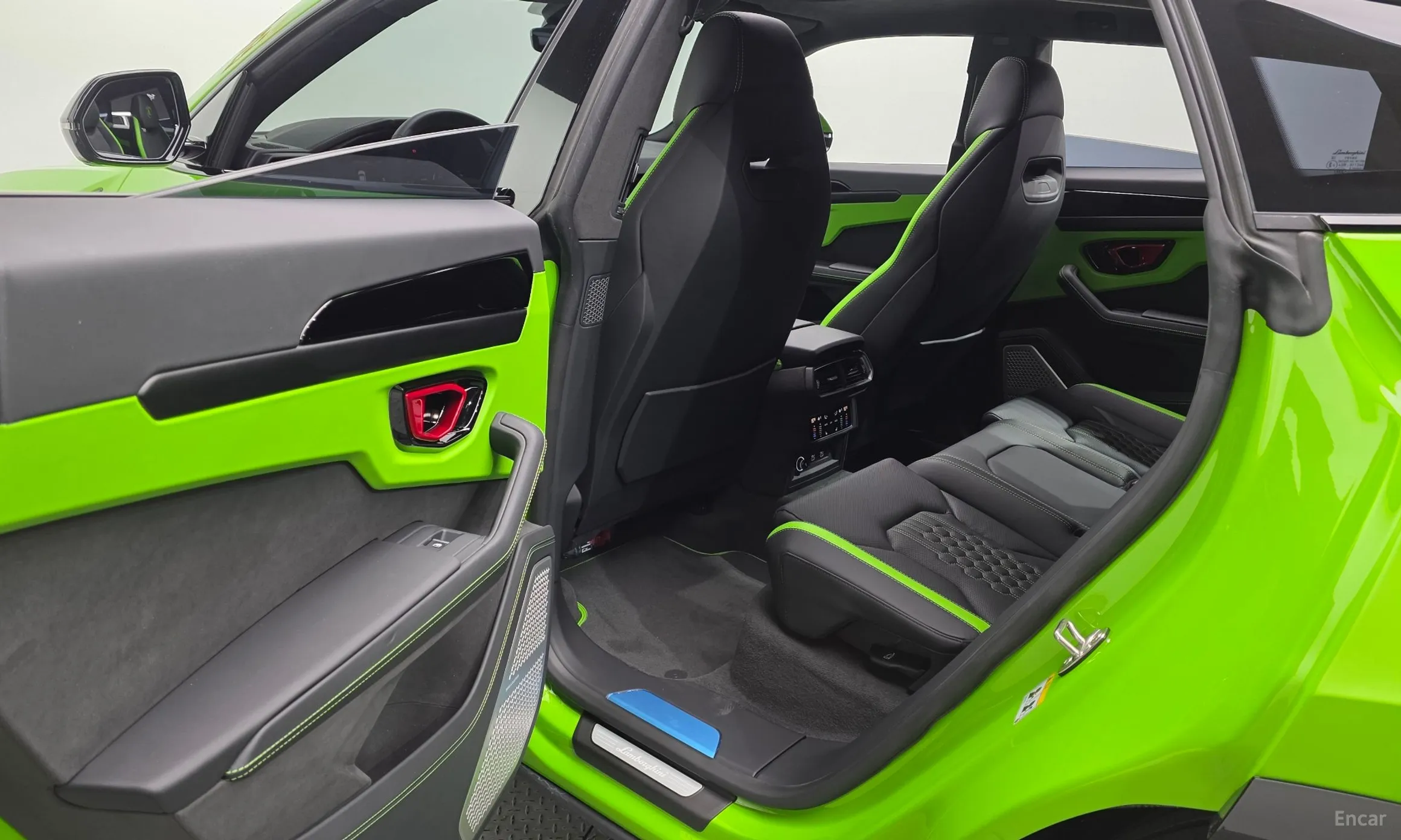 Lamborghini Urus превью 12