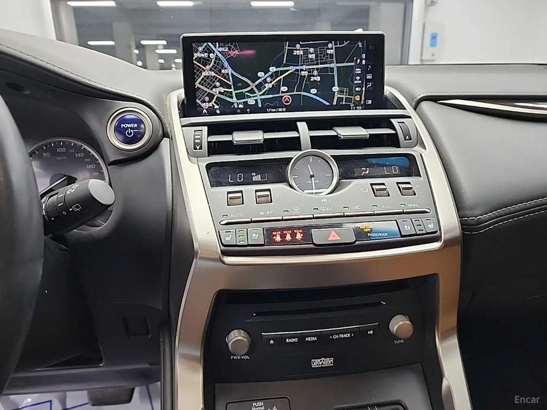 Lexus NX300h превью 10