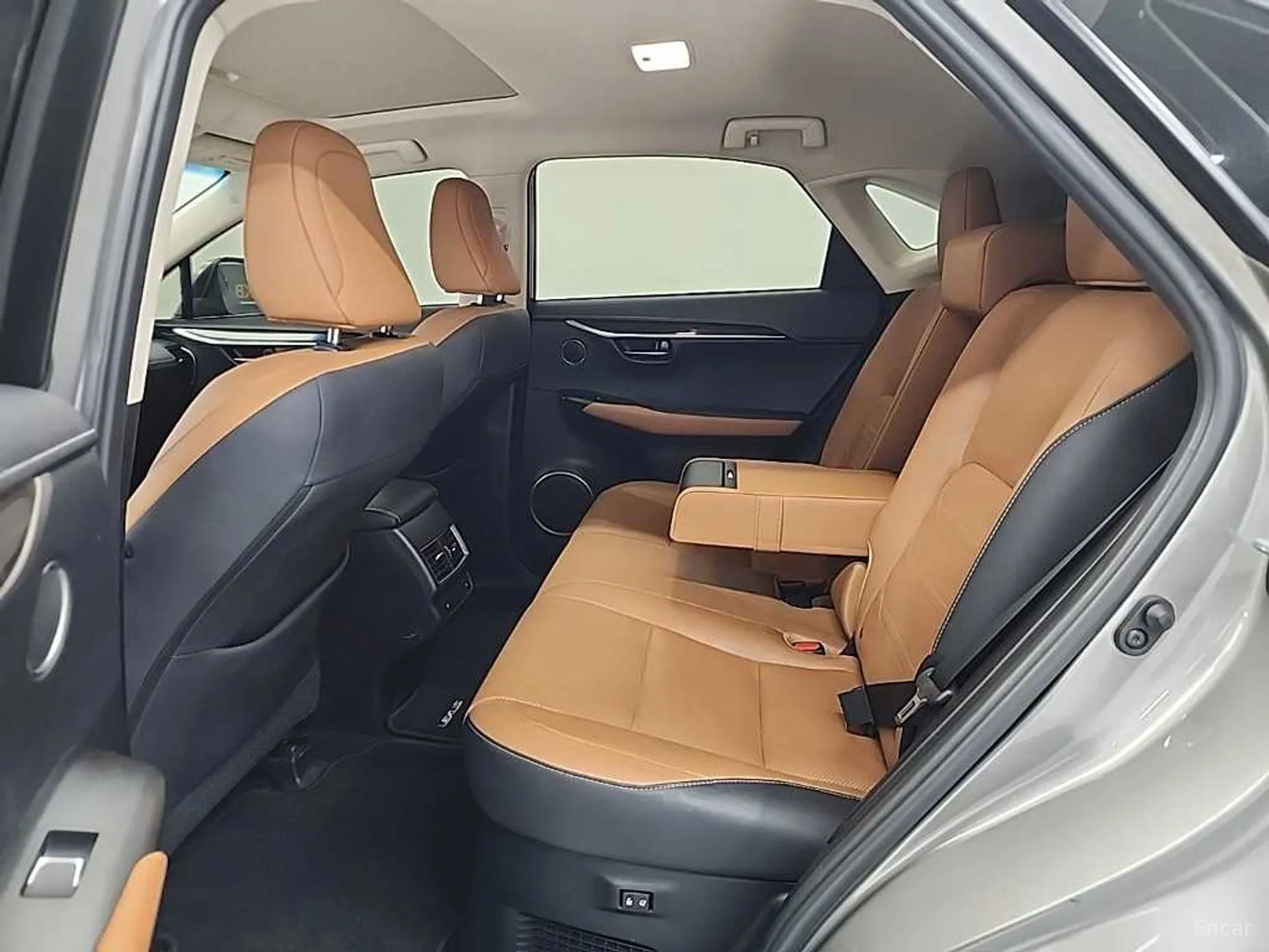 Lexus NX300h превью 12