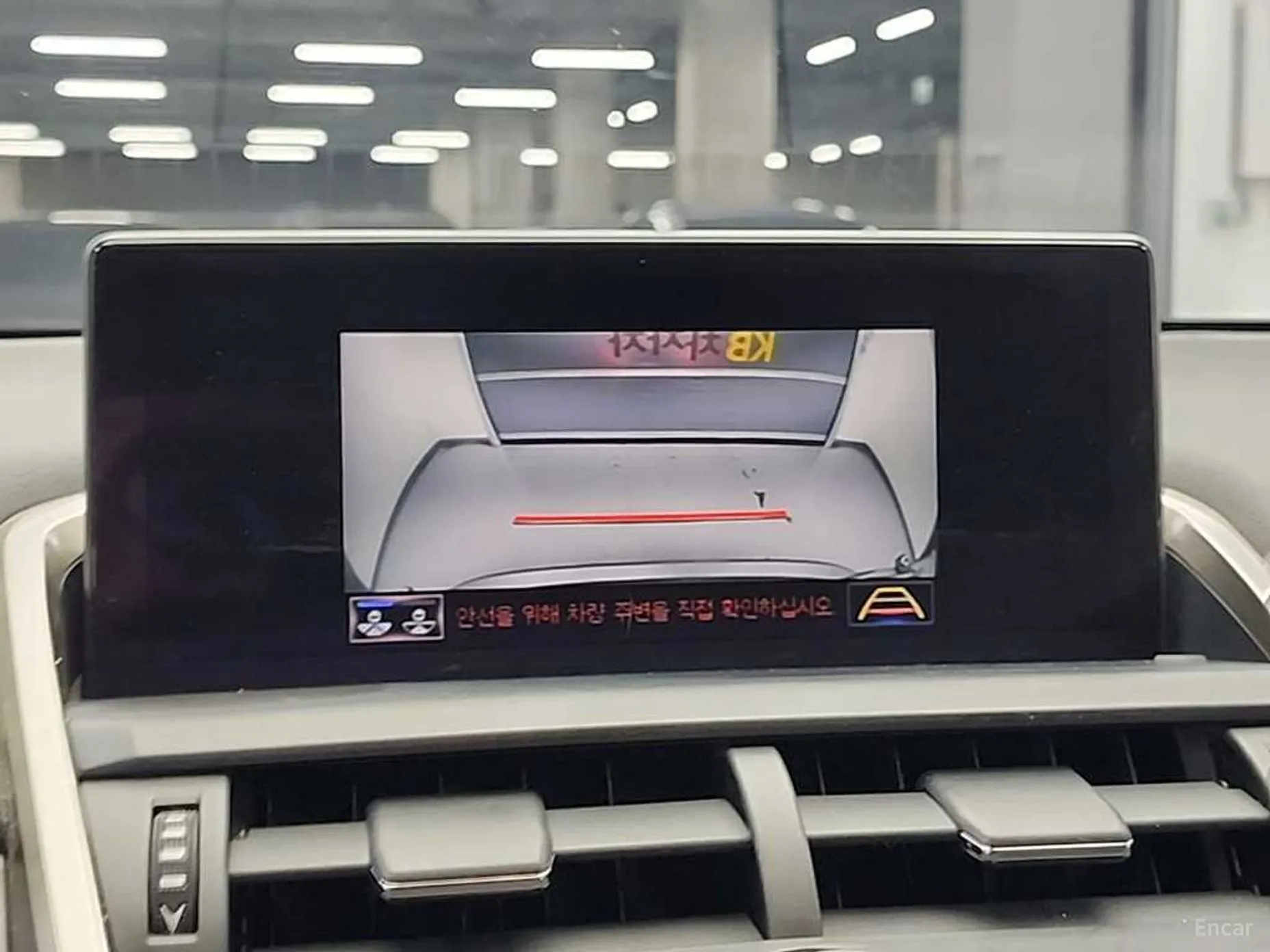 Lexus NX300h превью 16