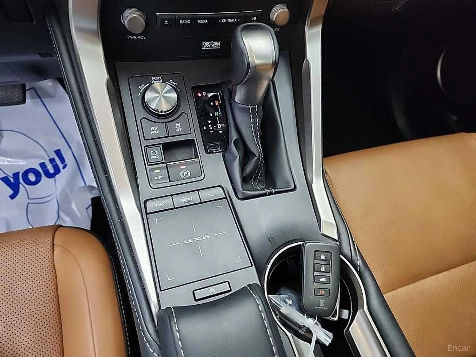 Lexus NX300h превью 8