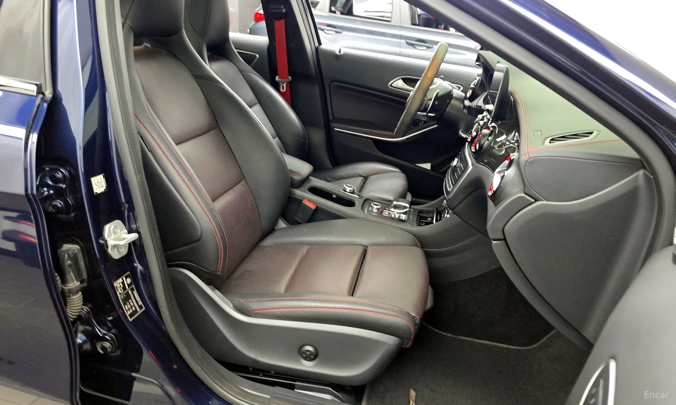 Mercedes Benz GLA-Class X156 превью 11