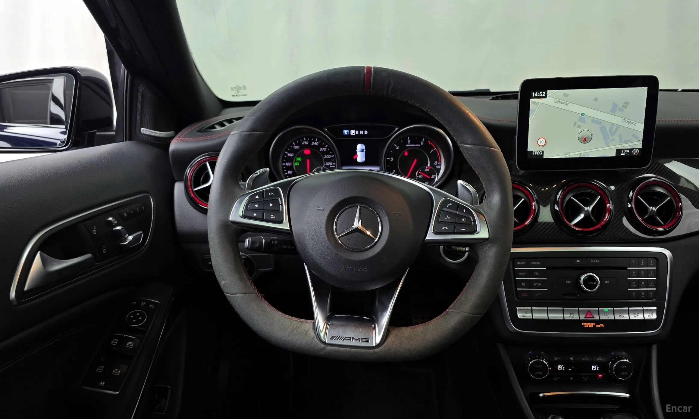 Mercedes Benz GLA-Class X156 превью 13
