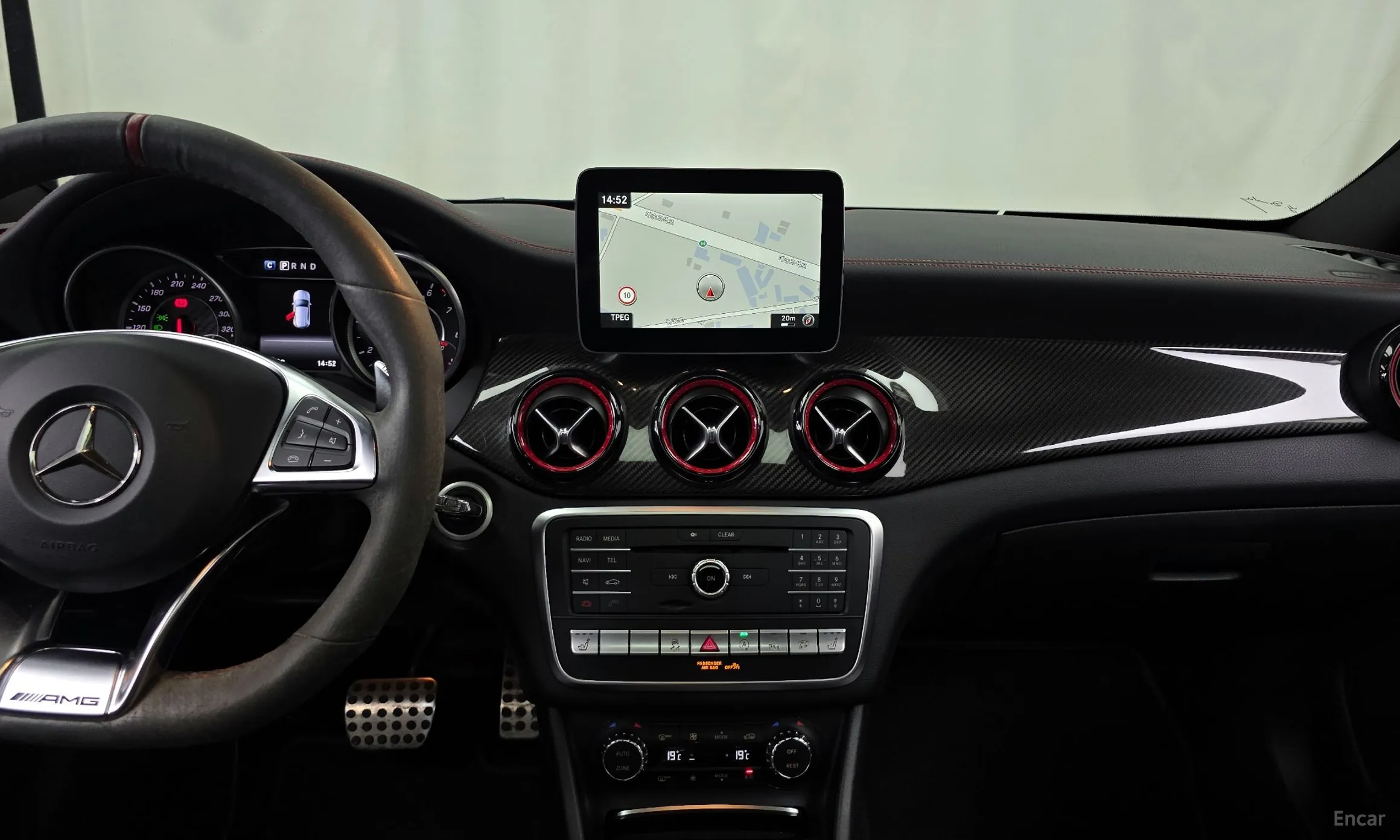 Mercedes Benz GLA-Class X156 превью 14