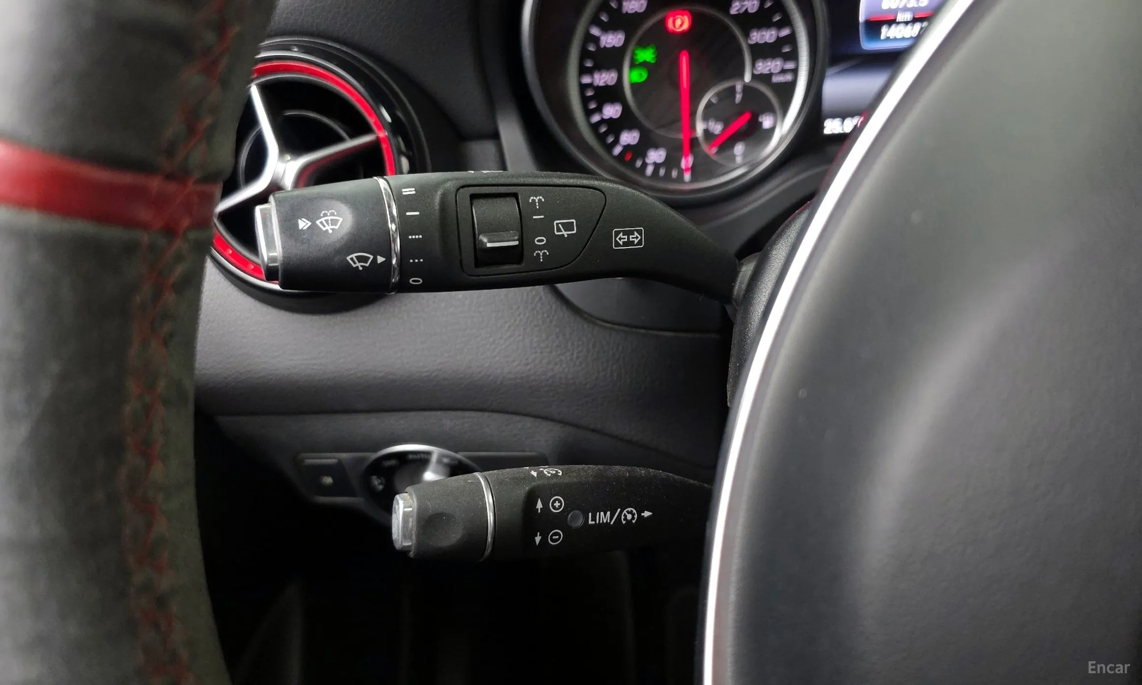 Mercedes Benz GLA-Class X156 превью 18