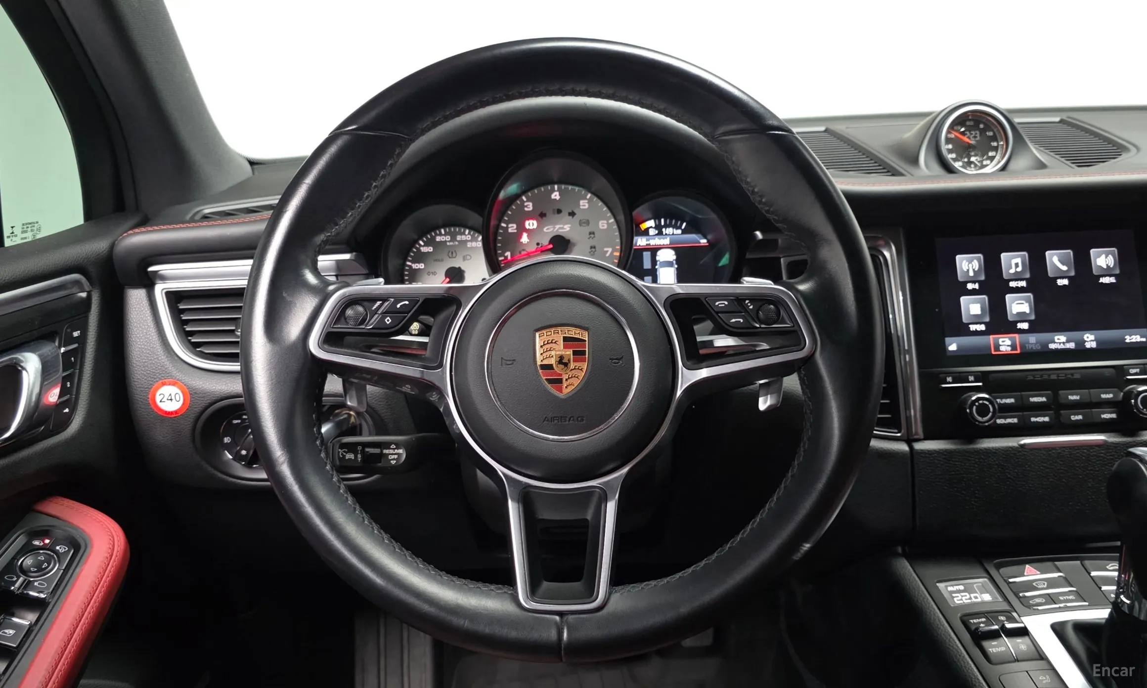 Porsche Macan превью 12