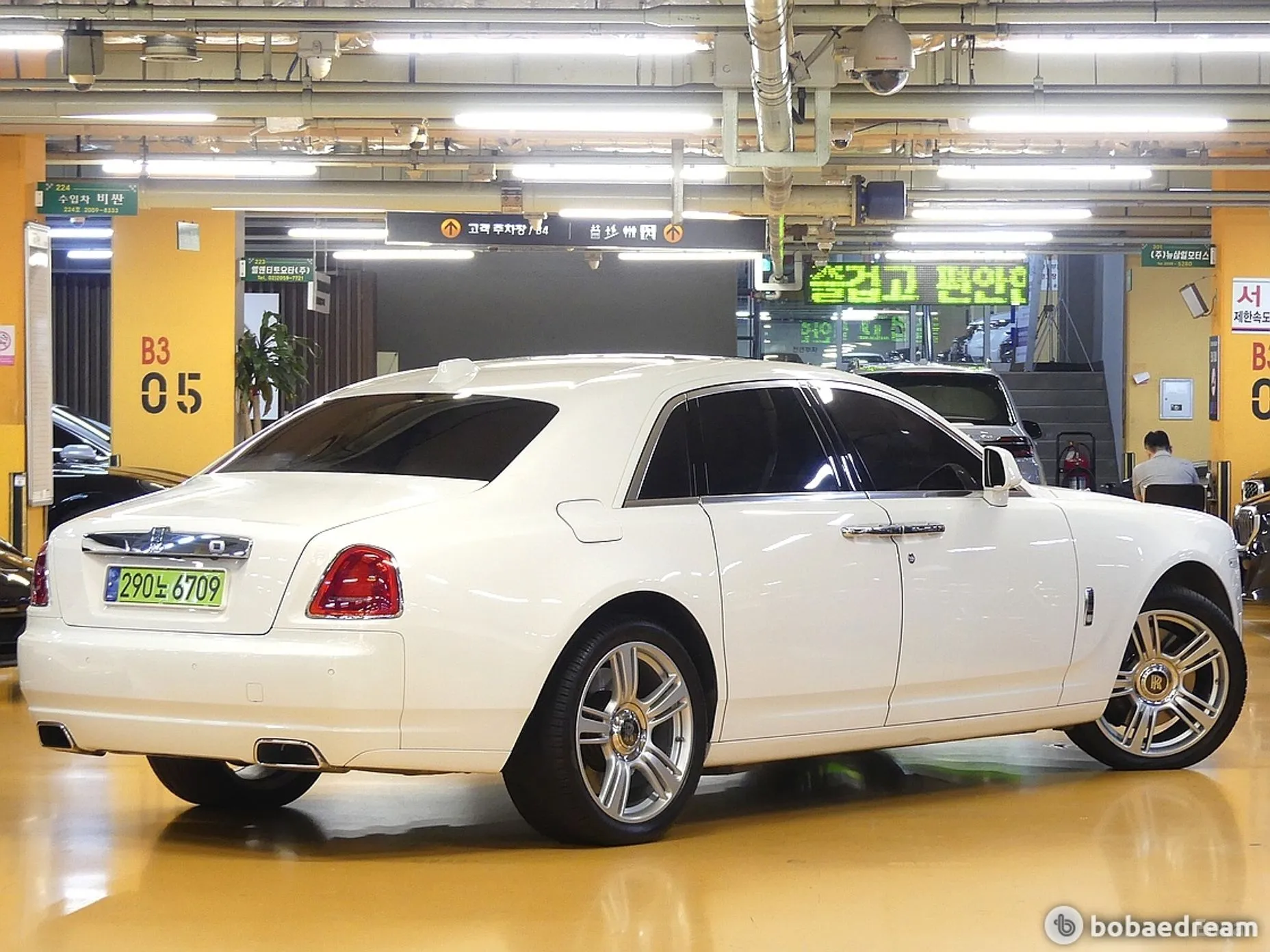 Rolls-Royce Ghost превью 4